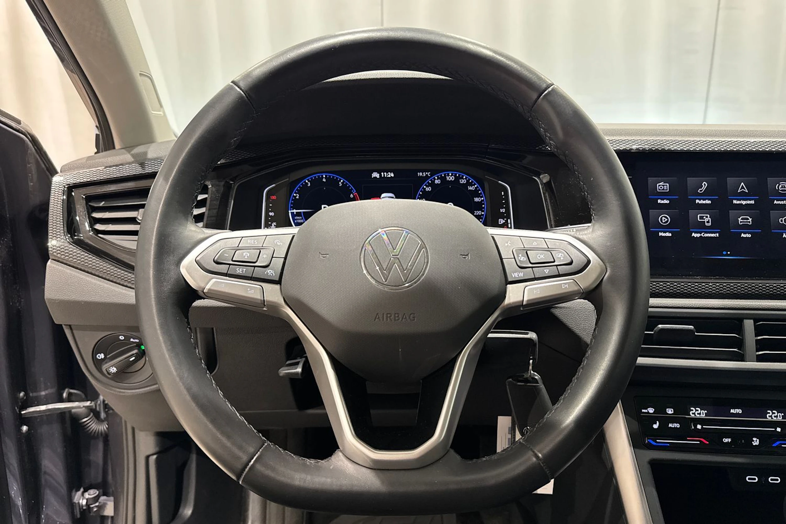 harmaa Volkswagen Taigo 2023 kuva 15.