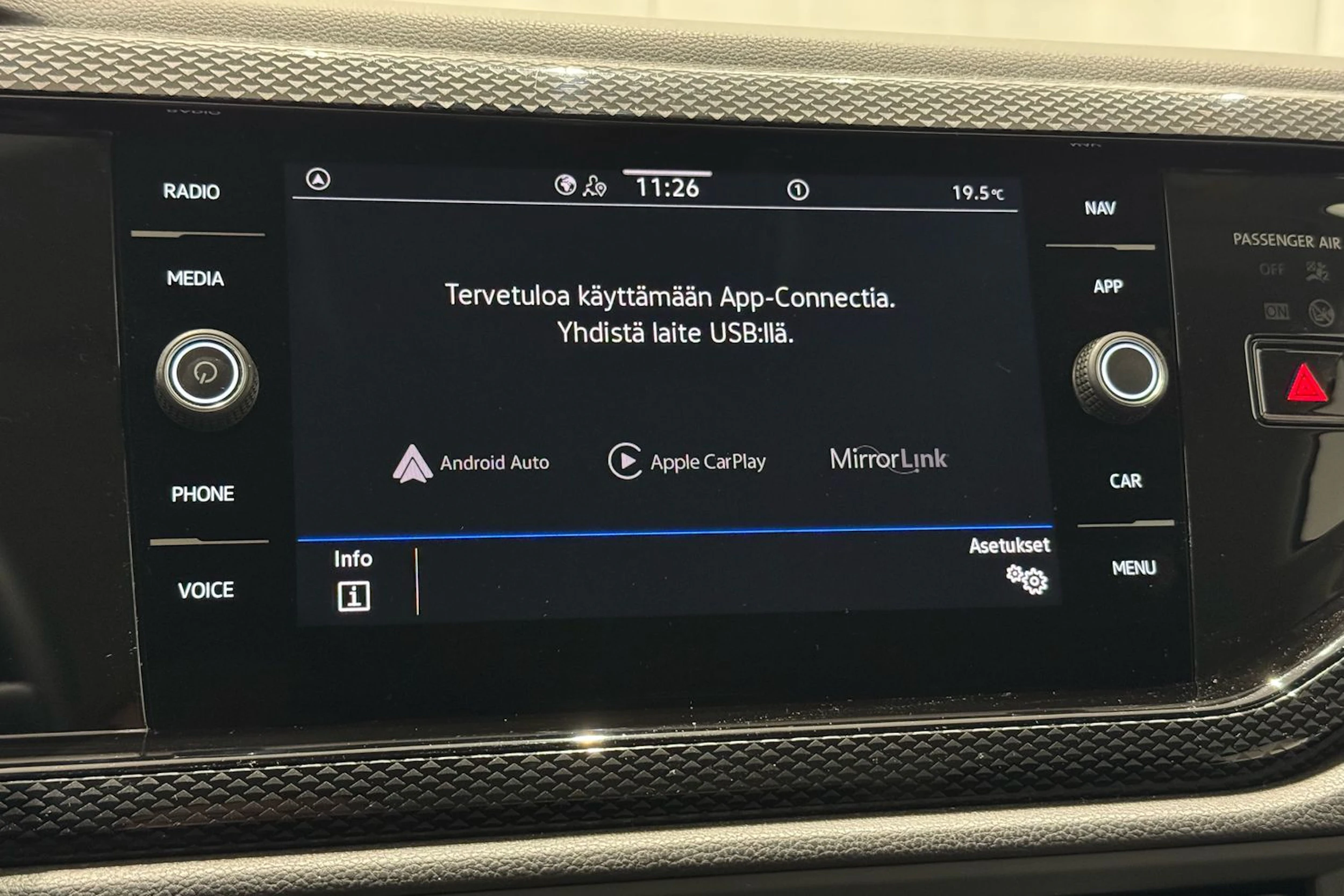 harmaa Volkswagen Taigo 2023 kuva 19.