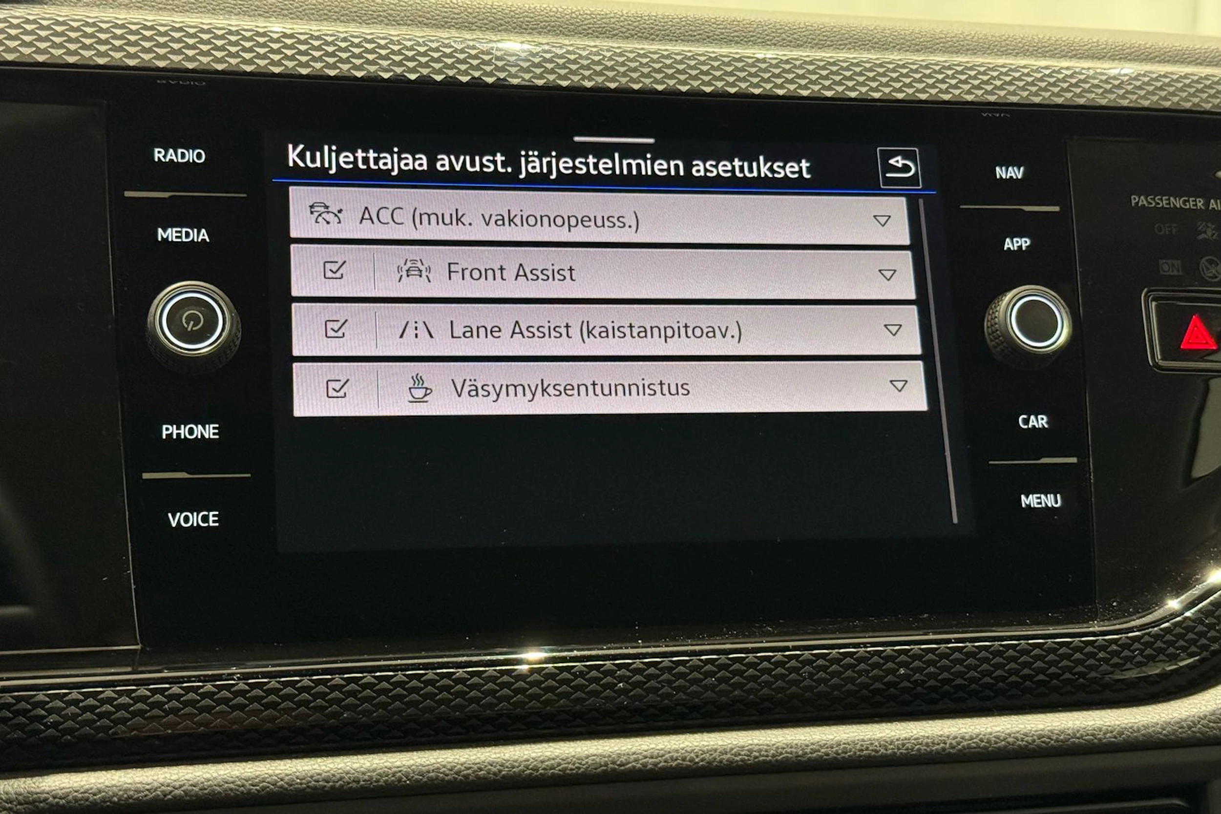 harmaa Volkswagen Taigo 2023 kuva 21.