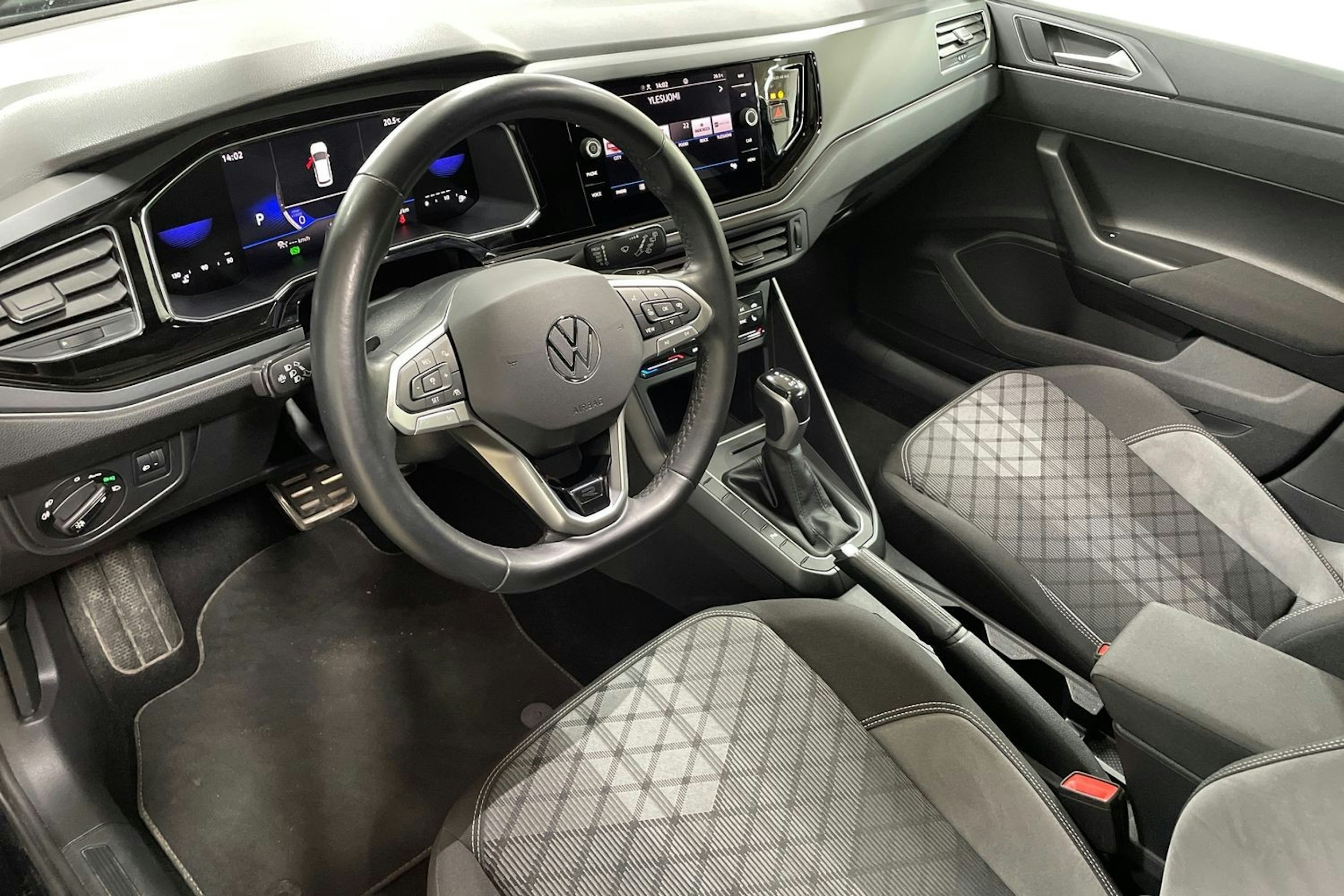musta Volkswagen Taigo 2023 kuva 7.