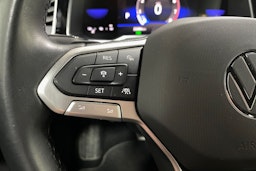 musta Volkswagen Taigo 2023 kuva 15.