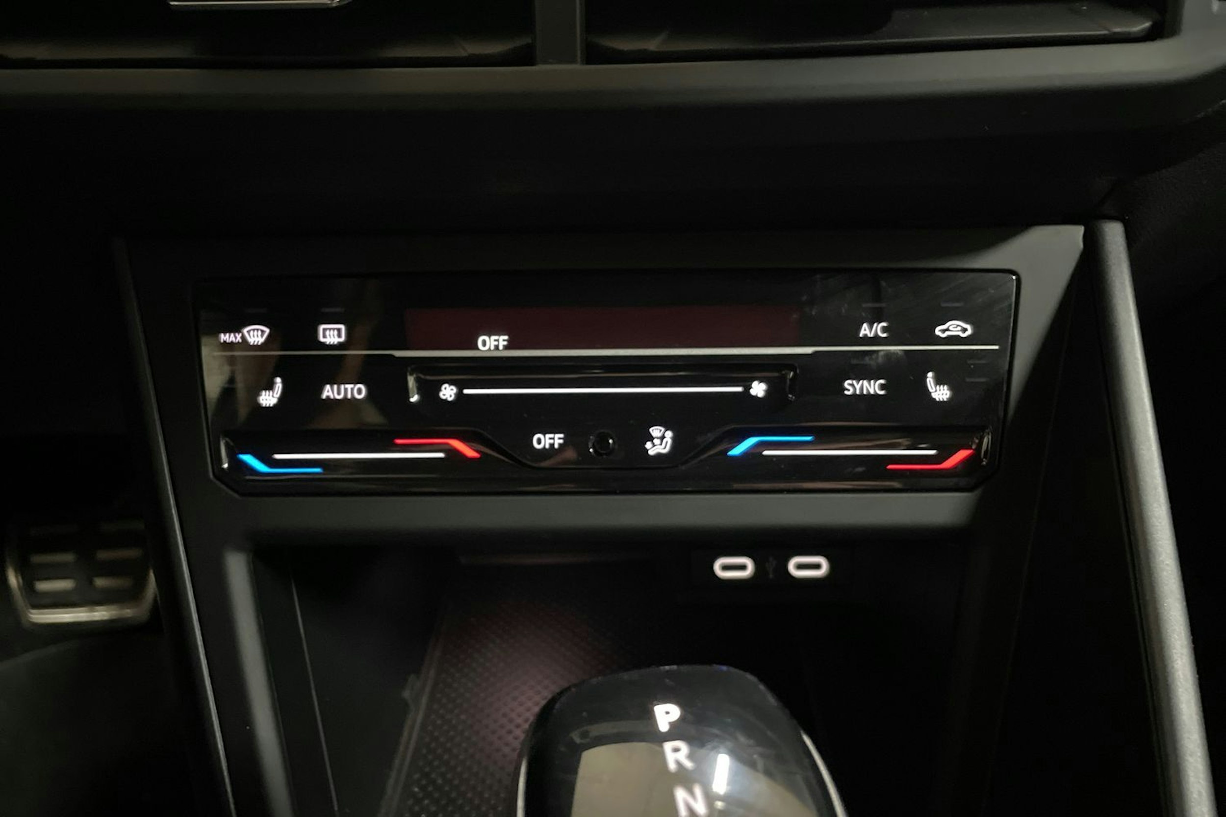 musta Volkswagen Taigo 2023 kuva 18.