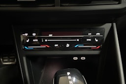 musta Volkswagen Taigo 2023 kuva 18.
