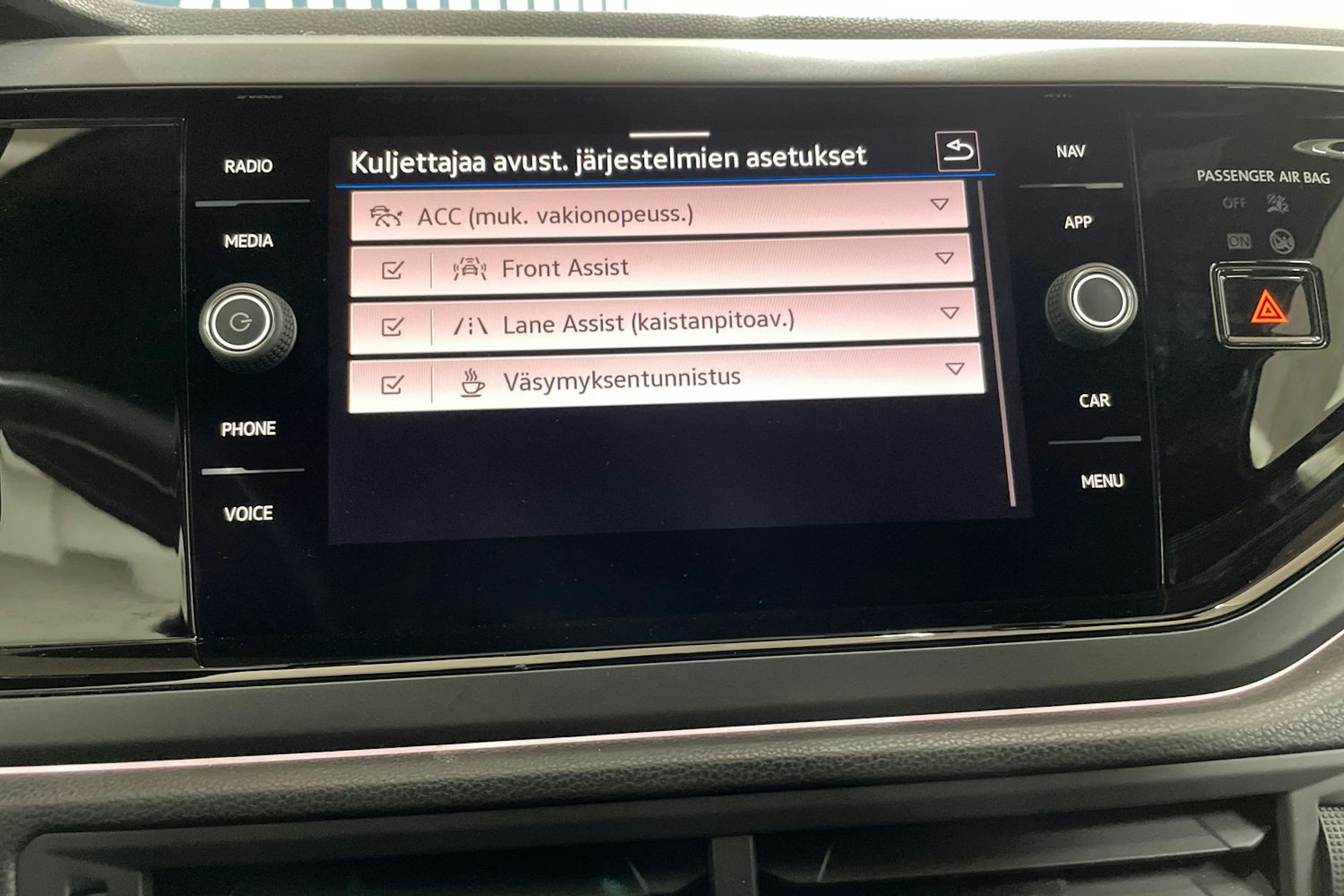 musta Volkswagen Taigo 2023 kuva 21.