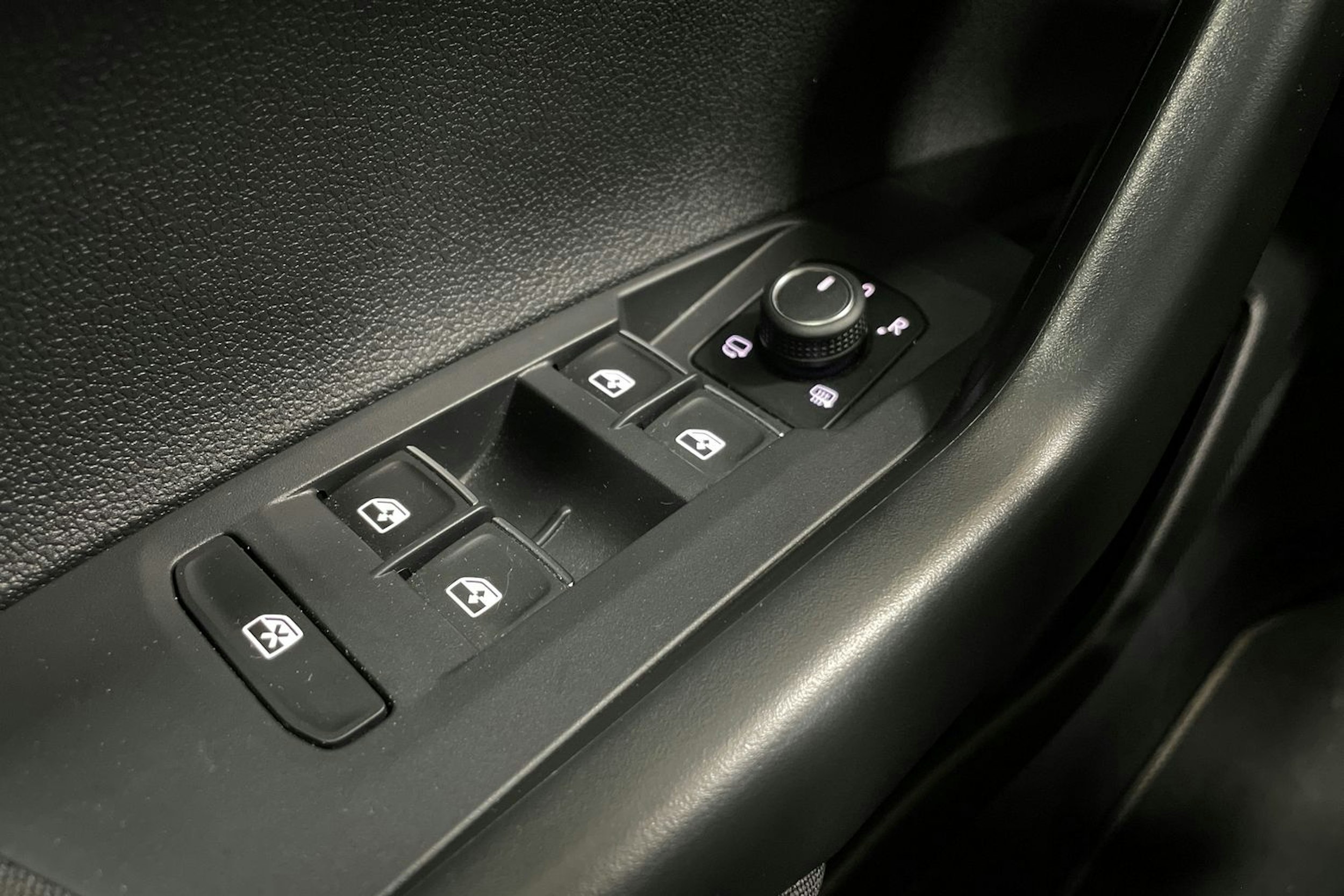 musta Volkswagen Taigo 2023 kuva 24.