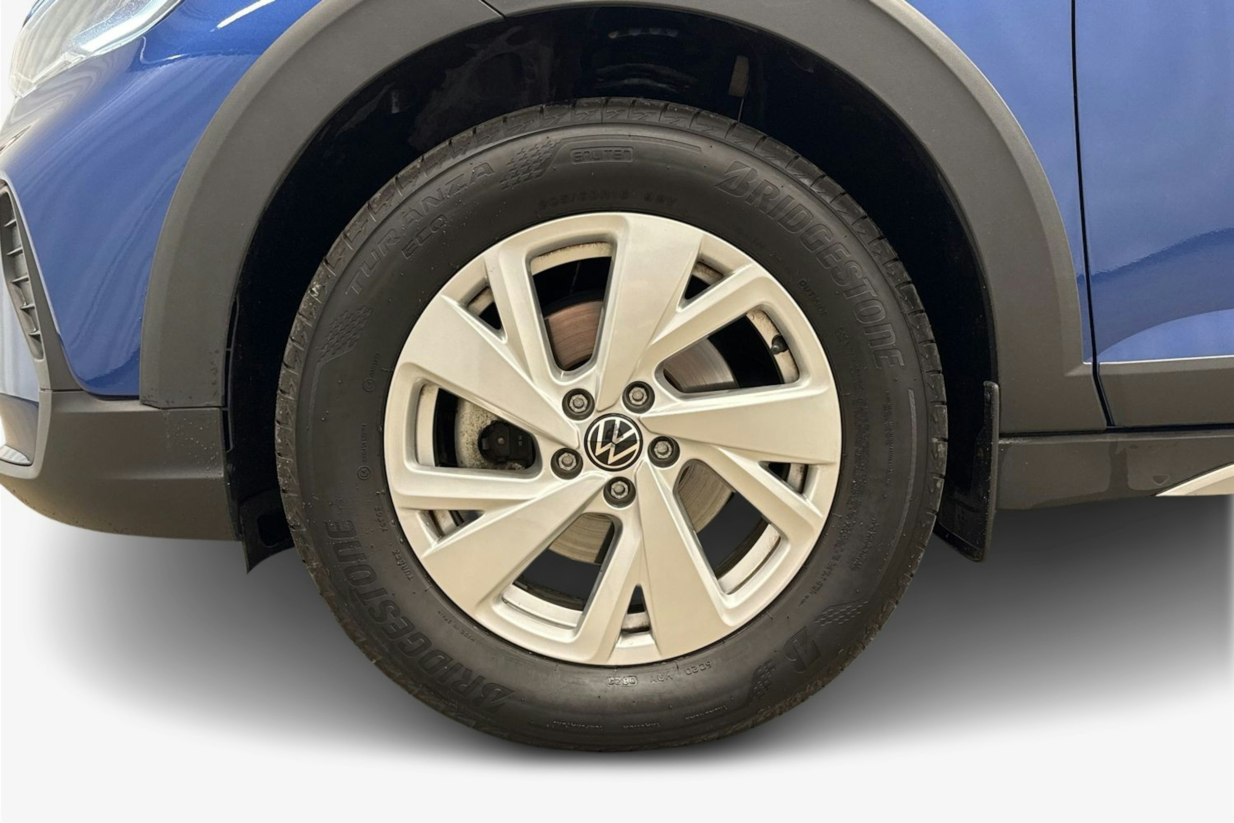 sininen Volkswagen Taigo 2023 kuva 11.