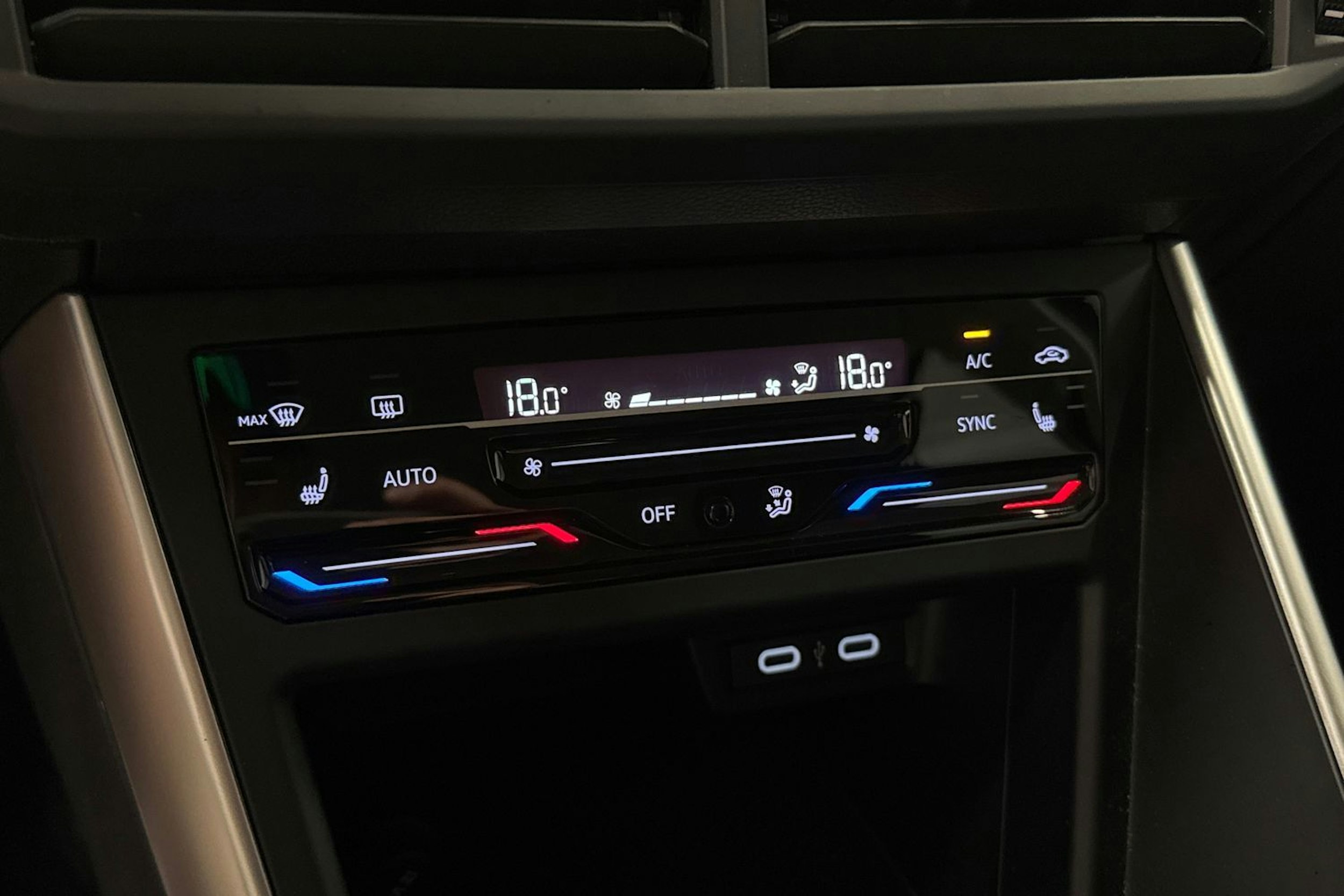 sininen Volkswagen Taigo 2023 kuva 22.