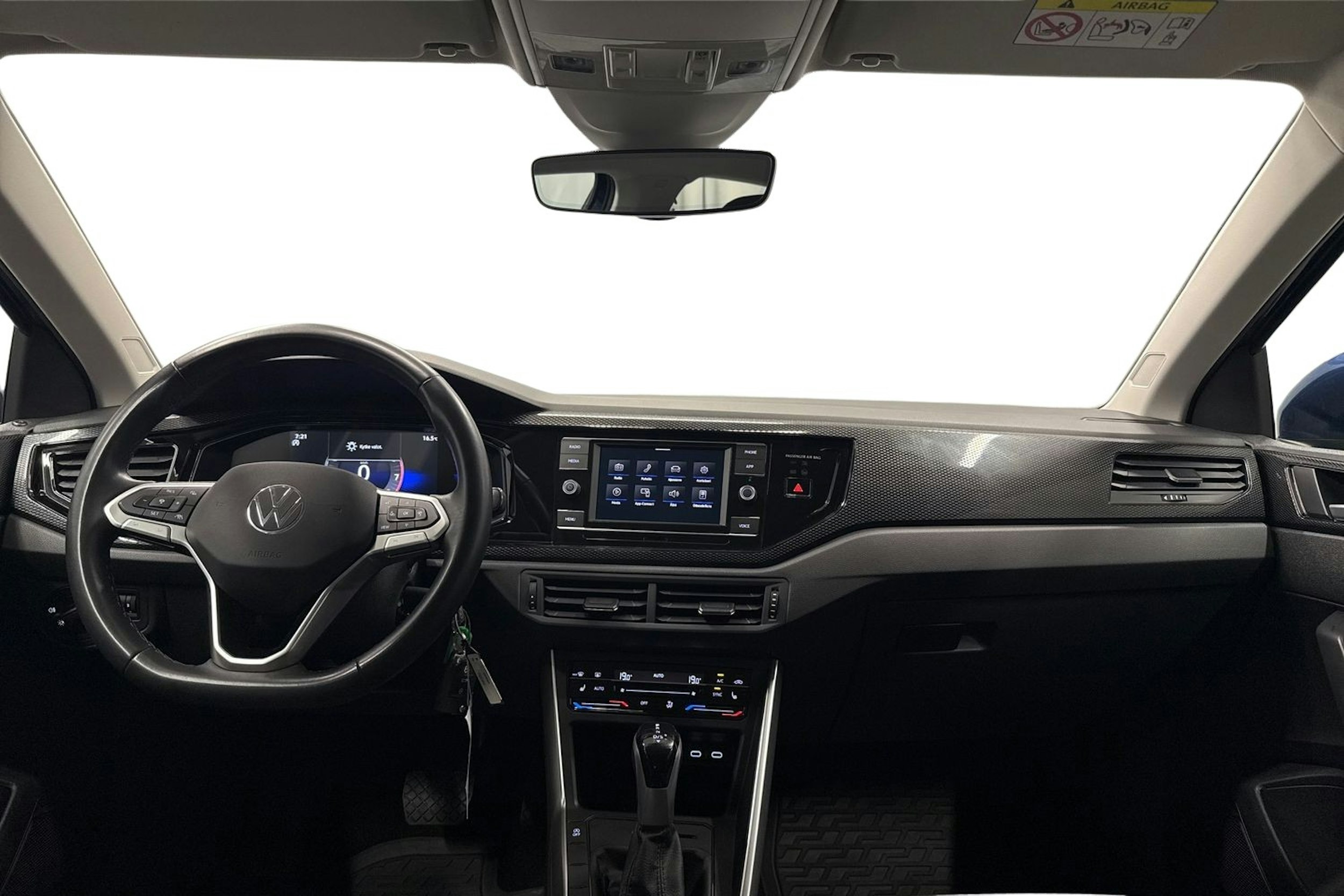 sininen Volkswagen Taigo 2023 kuva 9.