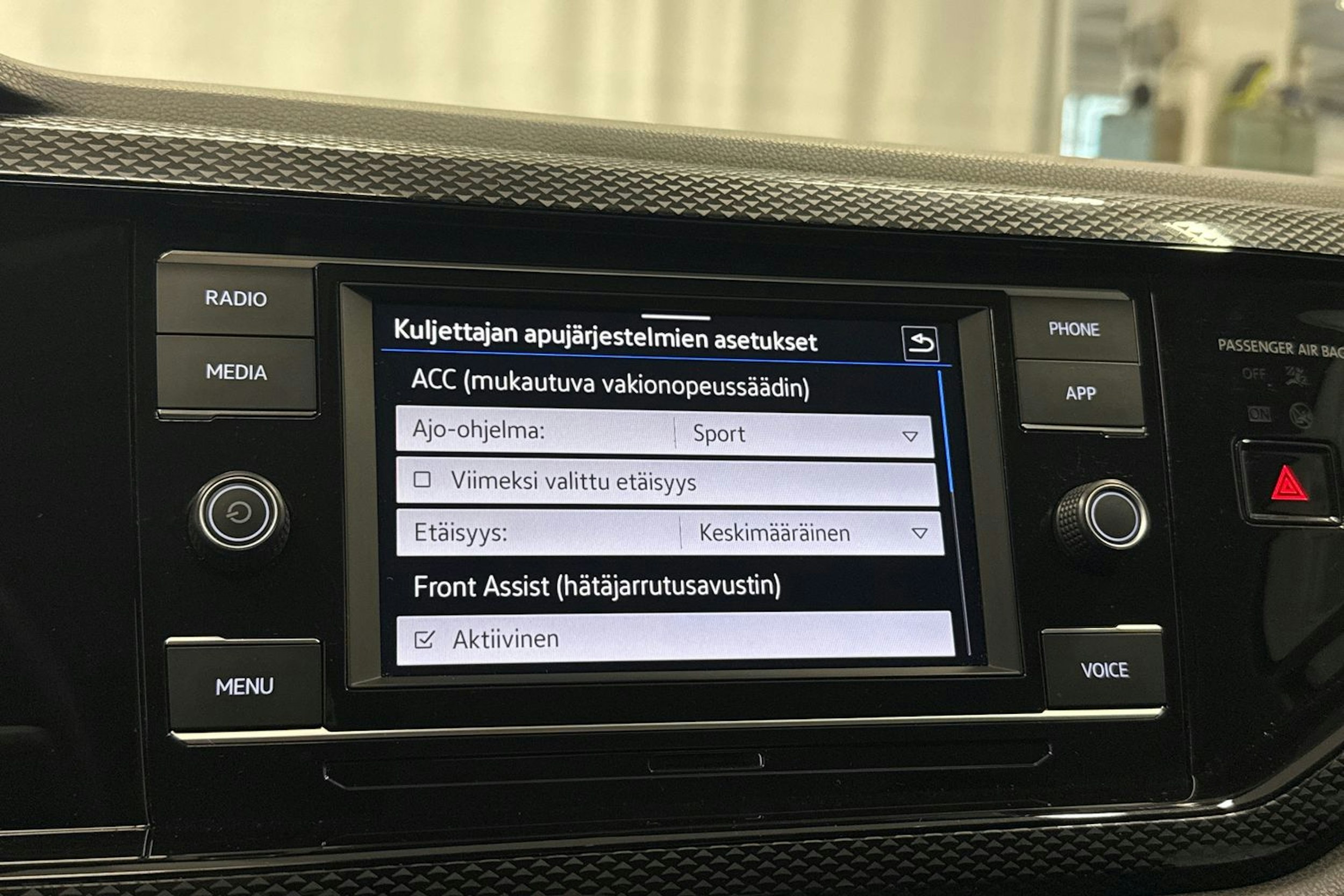 sininen Volkswagen Taigo 2023 kuva 19.