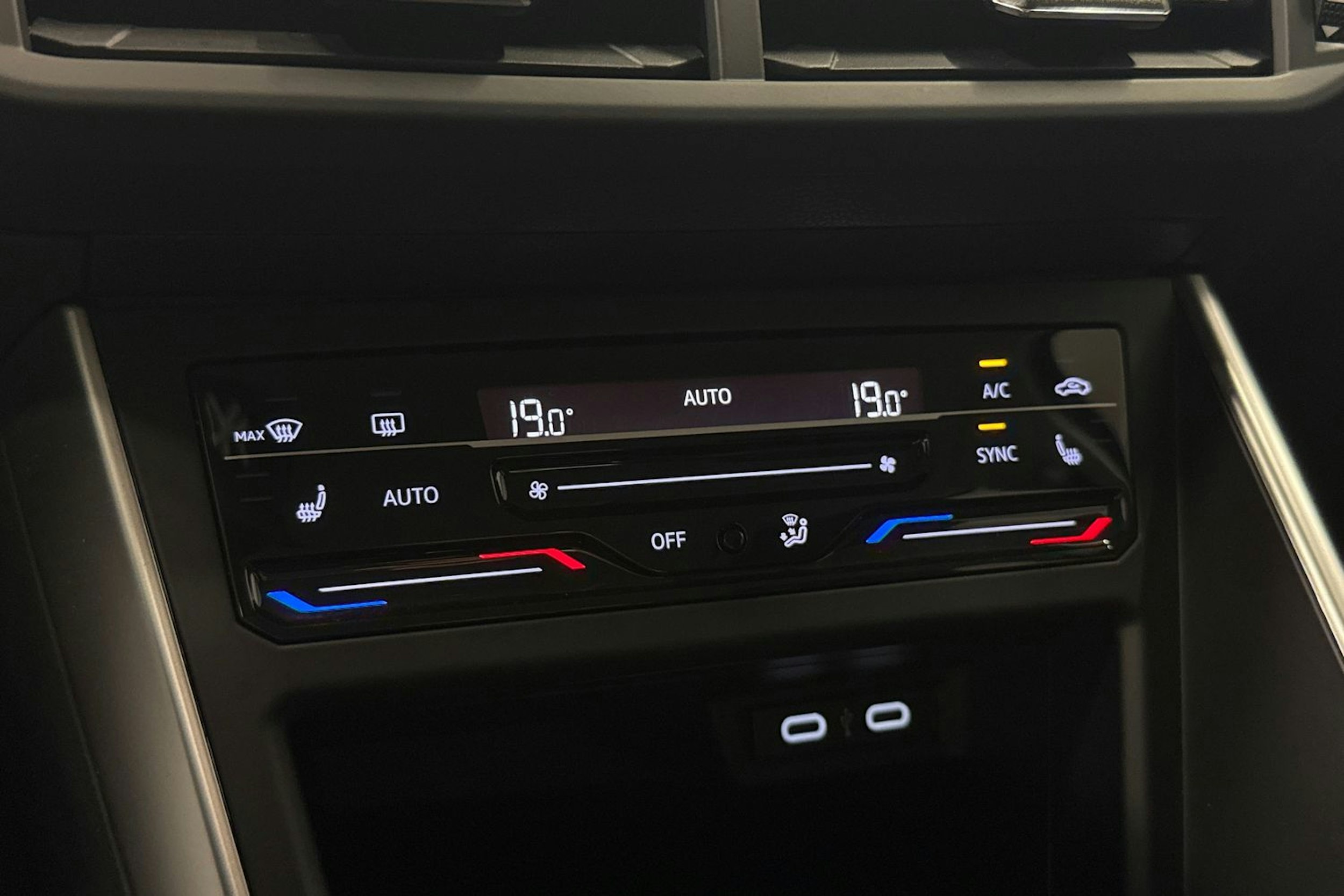 sininen Volkswagen Taigo 2023 kuva 22.