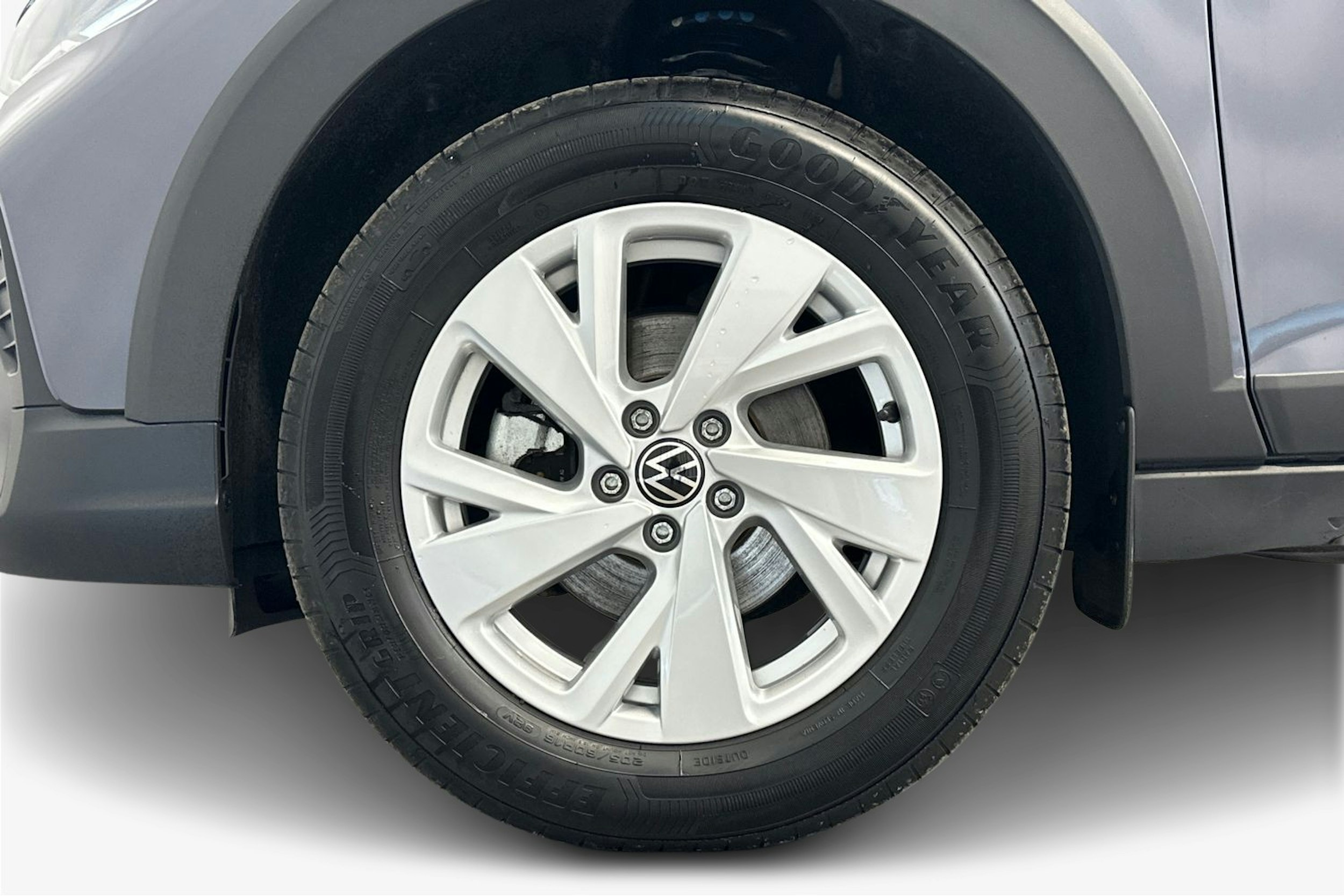 harmaa Volkswagen Taigo 2023 kuva 11.