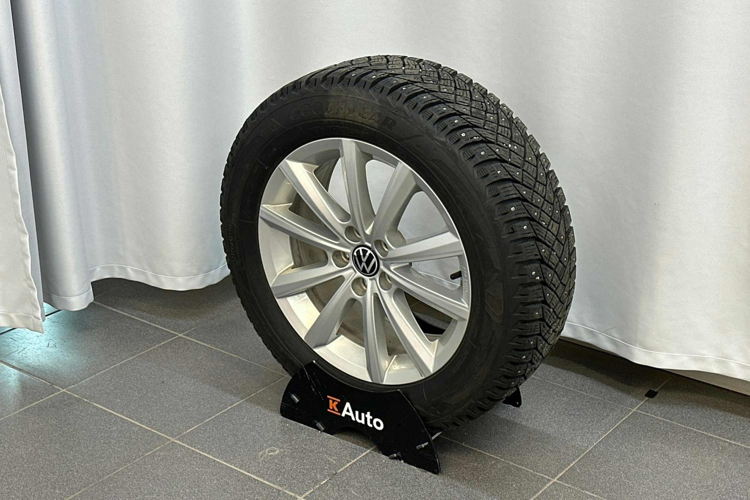 harmaa Volkswagen Taigo 2023 kuva 14.