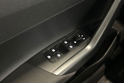 harmaa Volkswagen Taigo 2023 kuva 16.