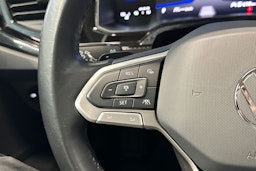 harmaa Volkswagen Taigo 2023 kuva 18.