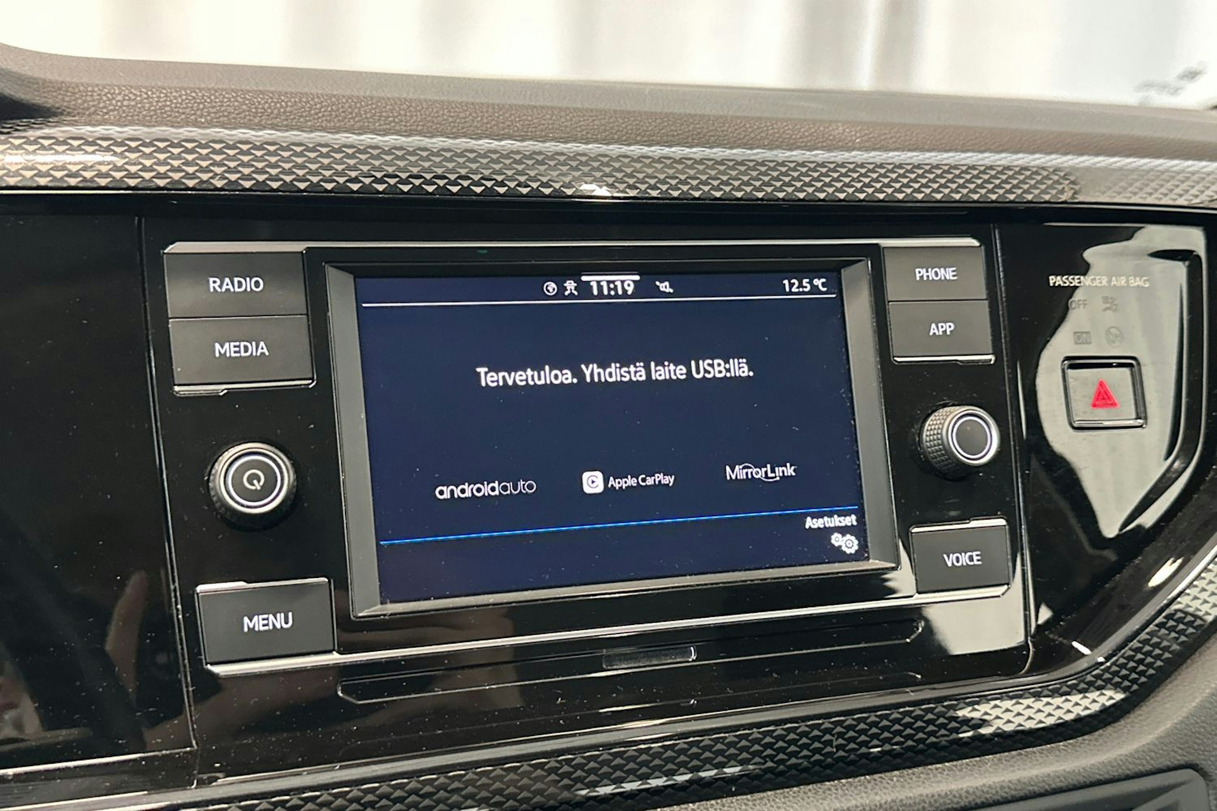 harmaa Volkswagen Taigo 2023 kuva 22.