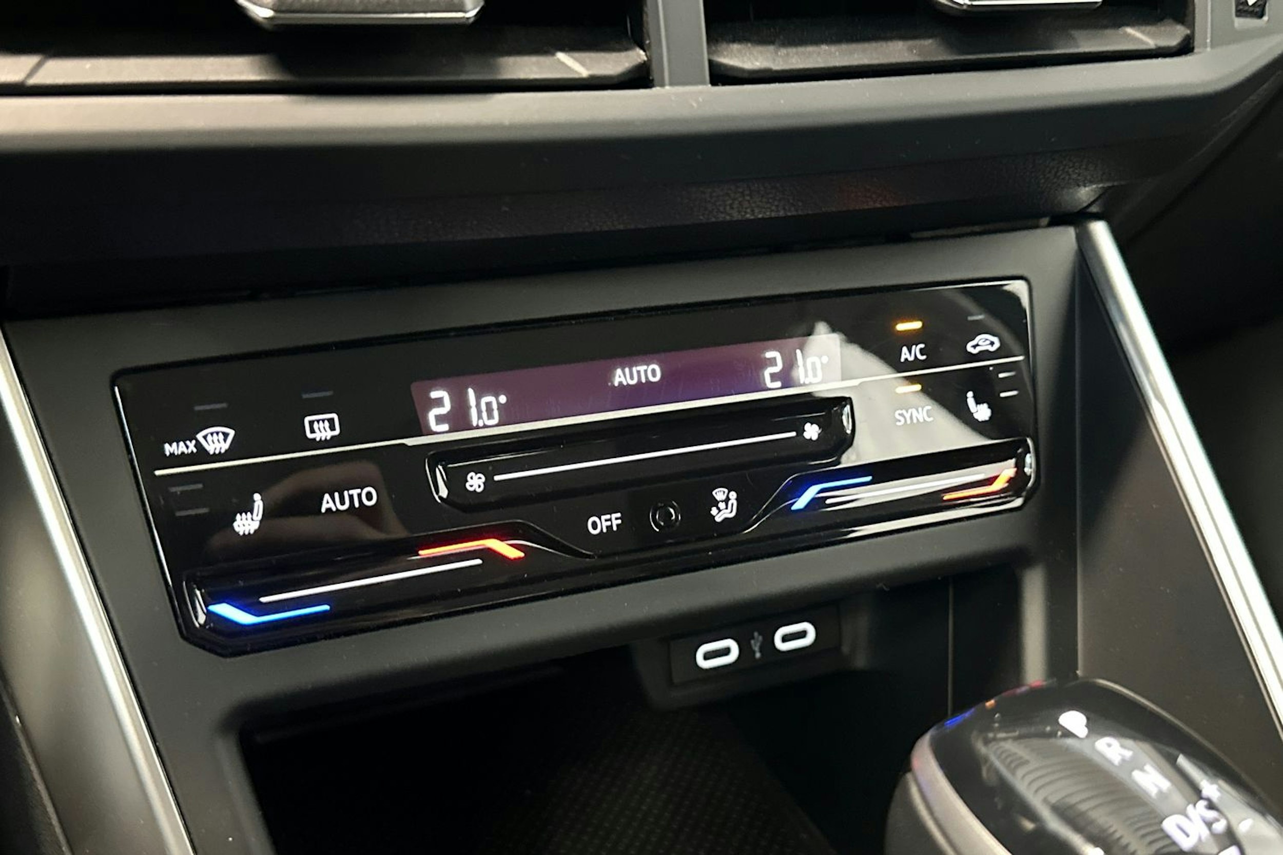 harmaa Volkswagen Taigo 2023 kuva 24.