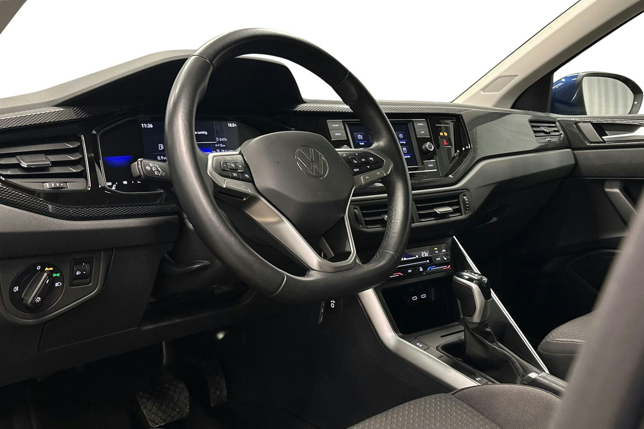 sininen Volkswagen Taigo 2023 kuva 7.