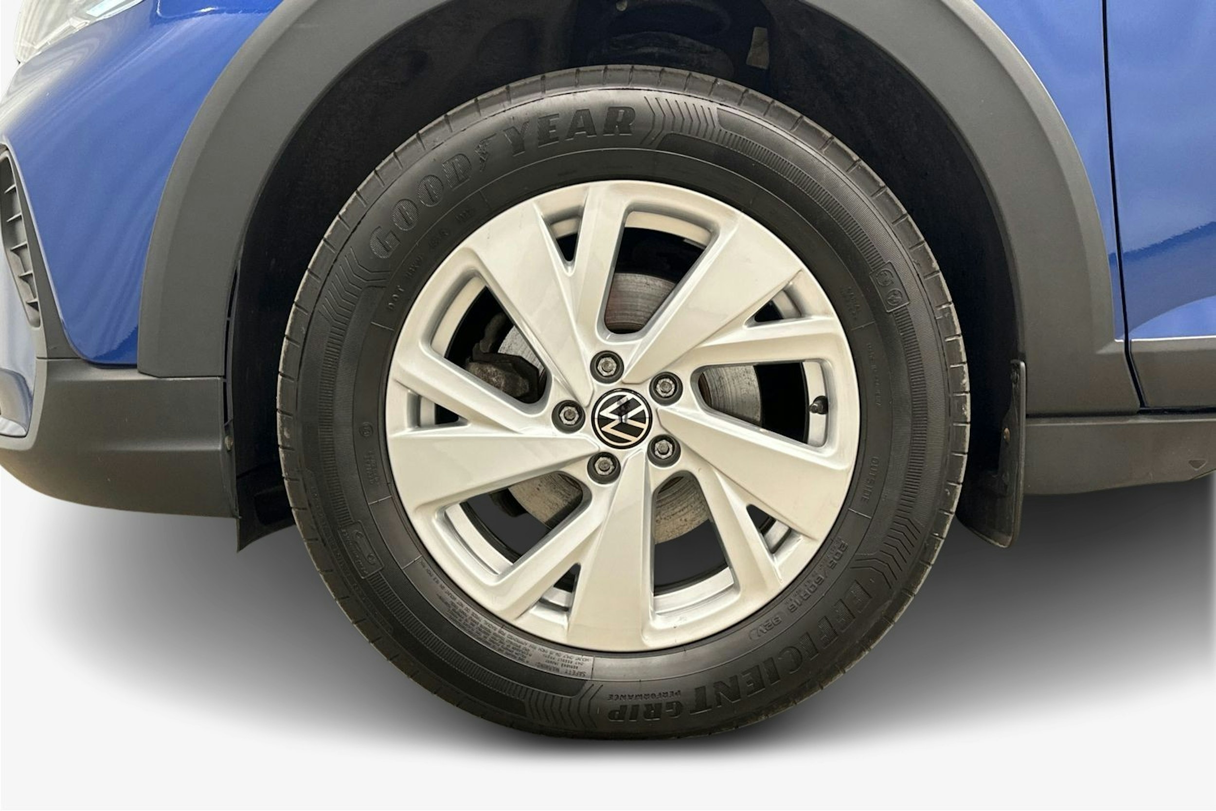 sininen Volkswagen Taigo 2023 kuva 11.