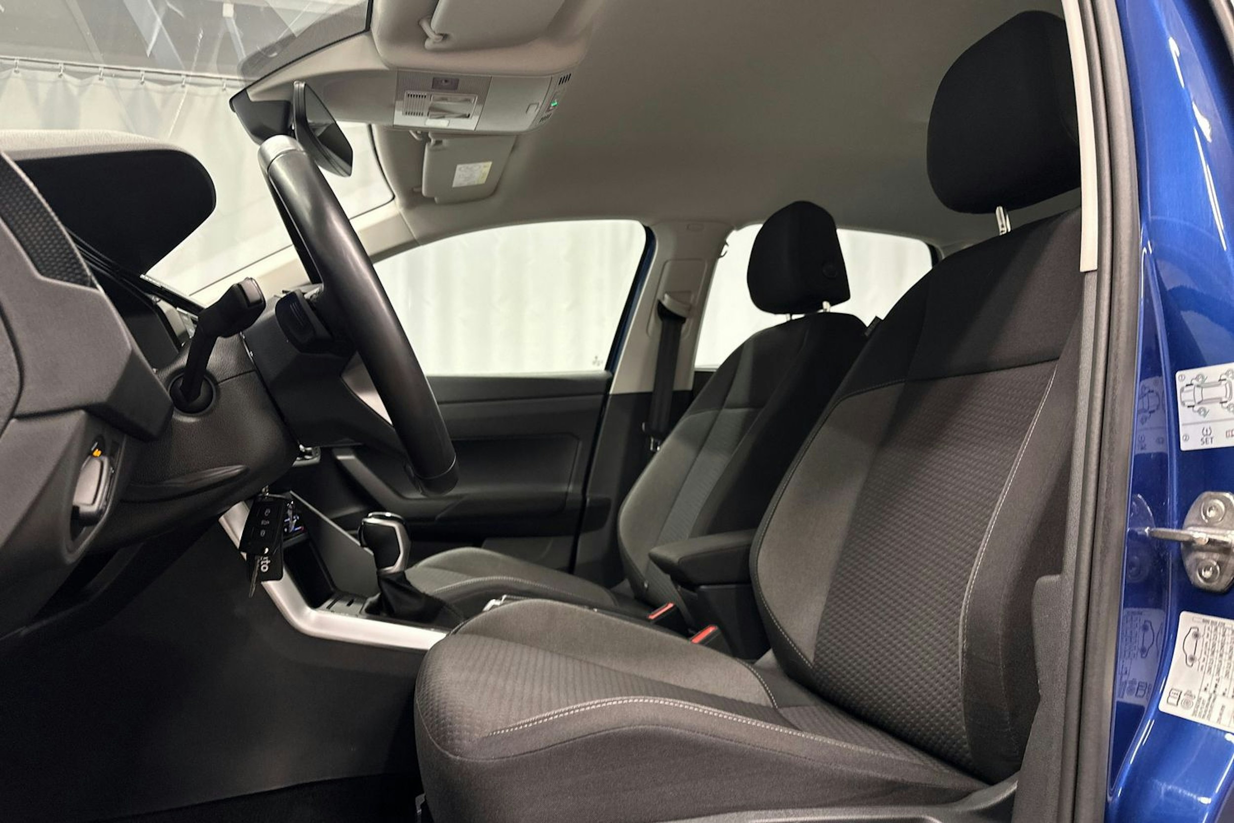 sininen Volkswagen Taigo 2023 kuva 15.