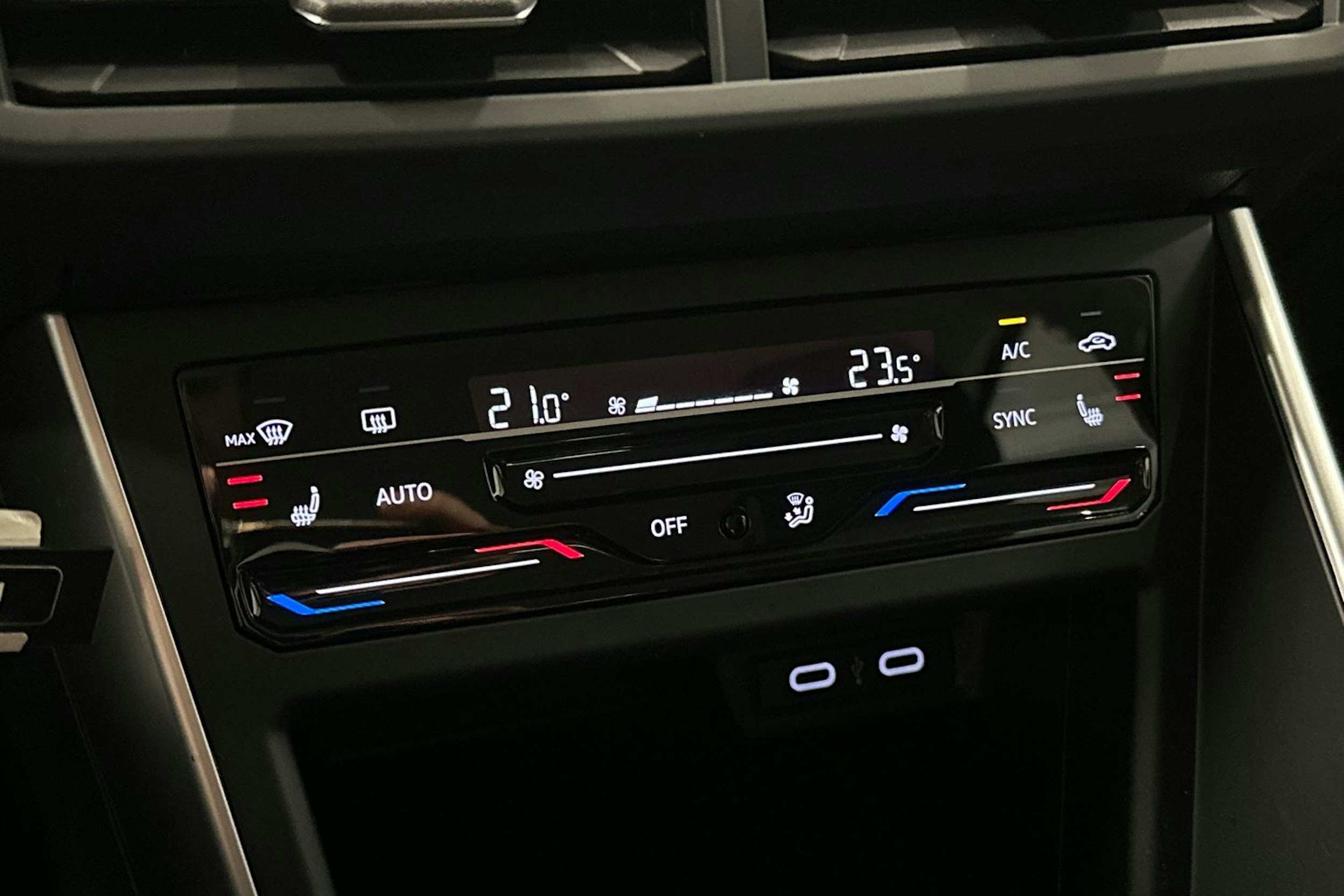 sininen Volkswagen Taigo 2023 kuva 20.