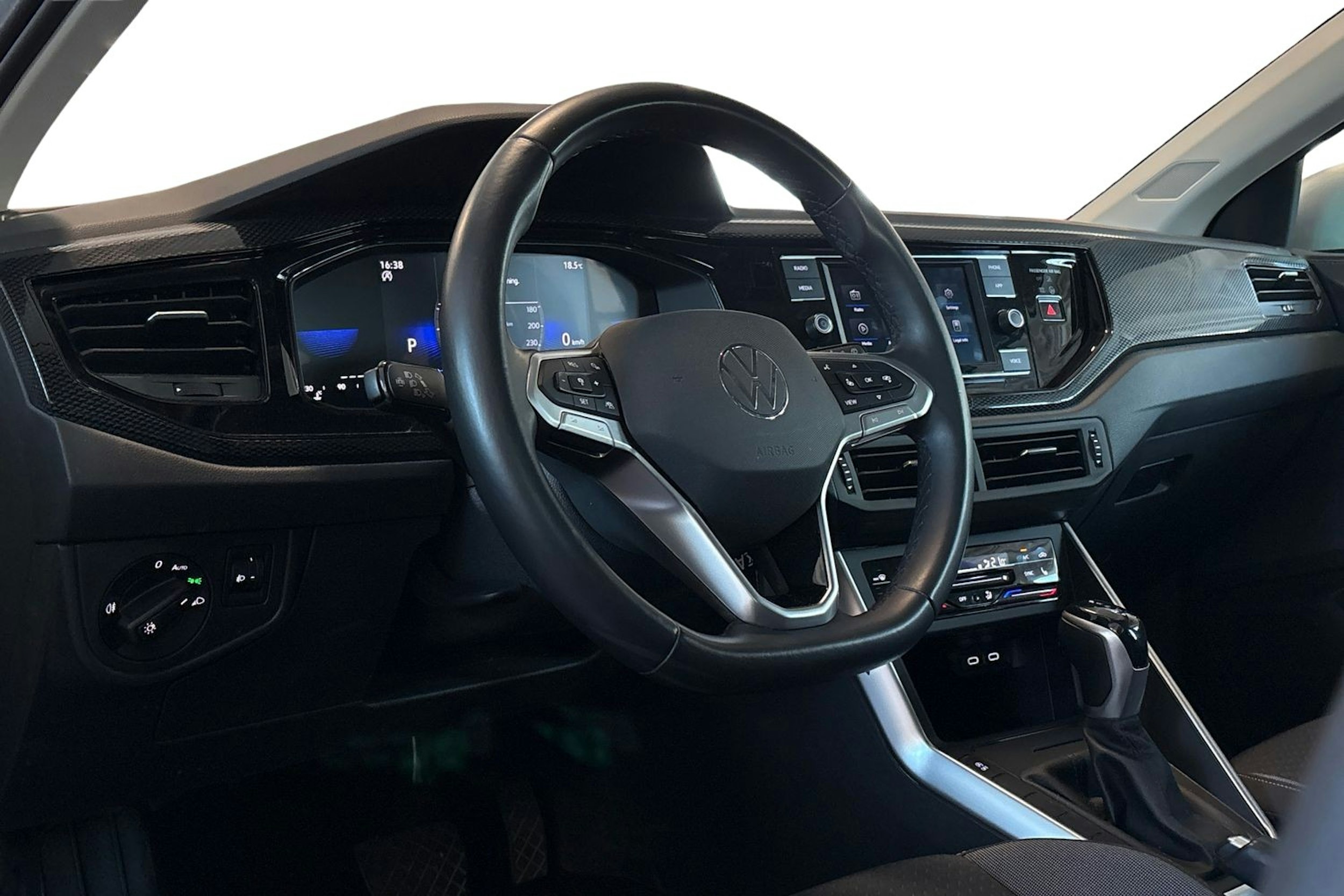 harmaa Volkswagen Taigo 2023 kuva 3.