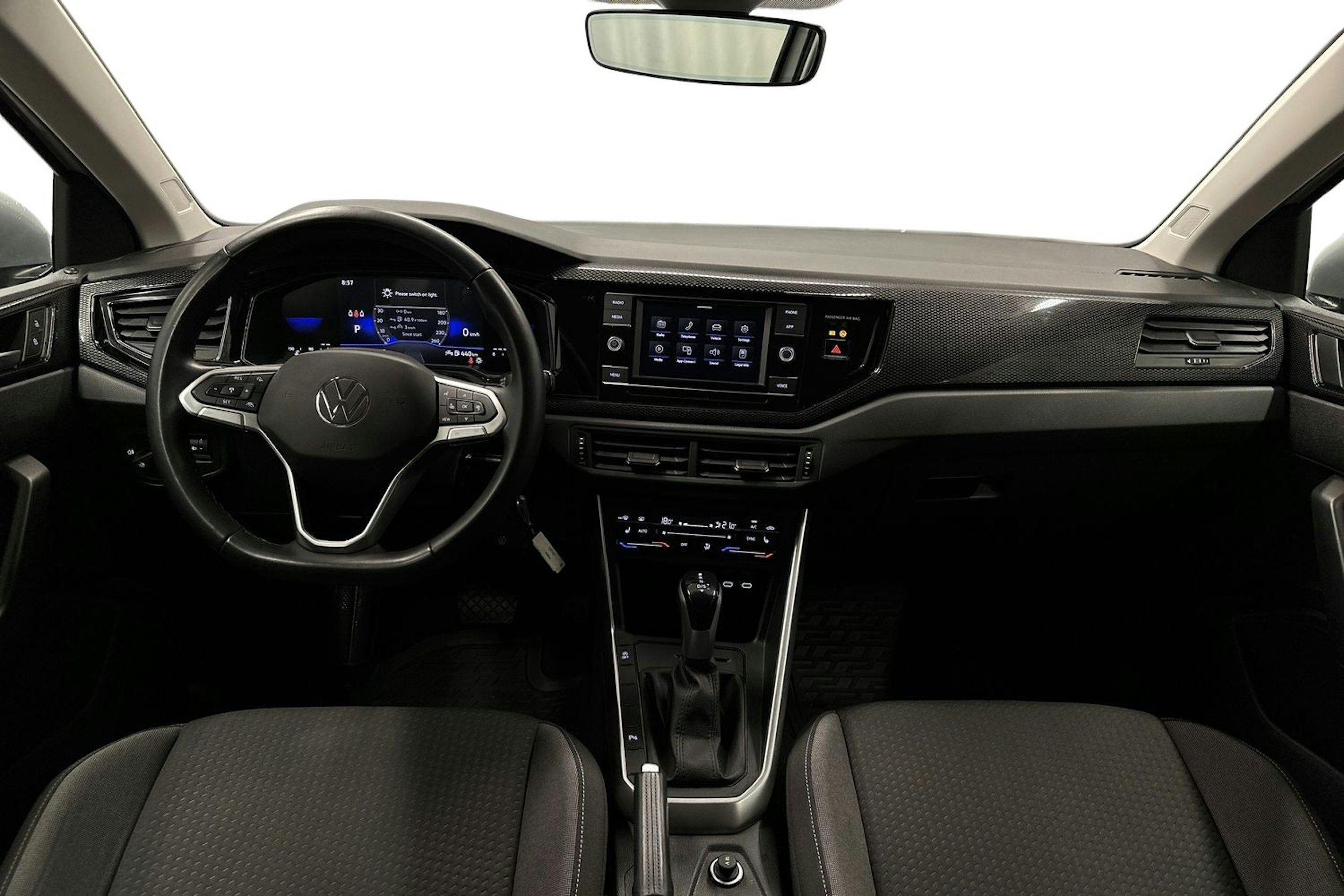 harmaa Volkswagen Taigo 2023 kuva 9.
