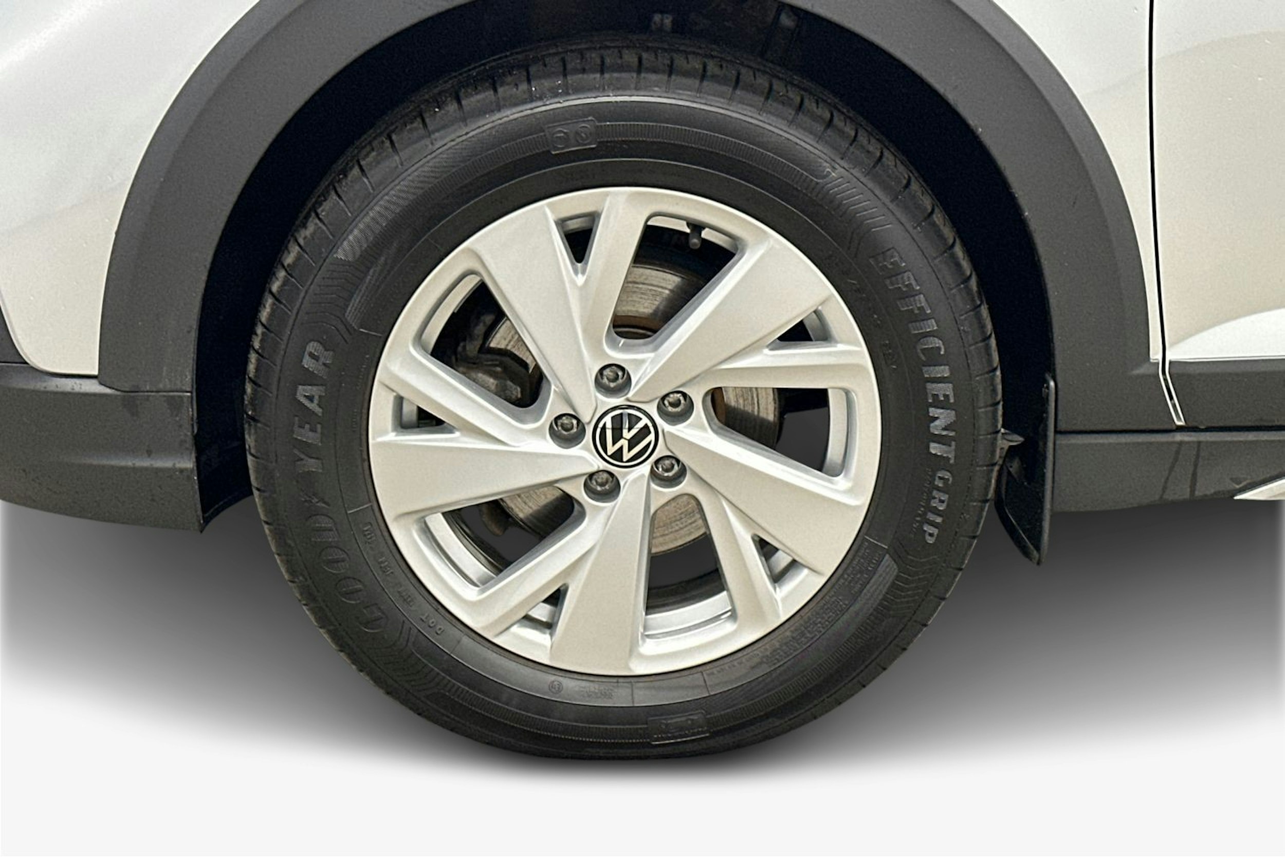 harmaa Volkswagen Taigo 2023 kuva 11.