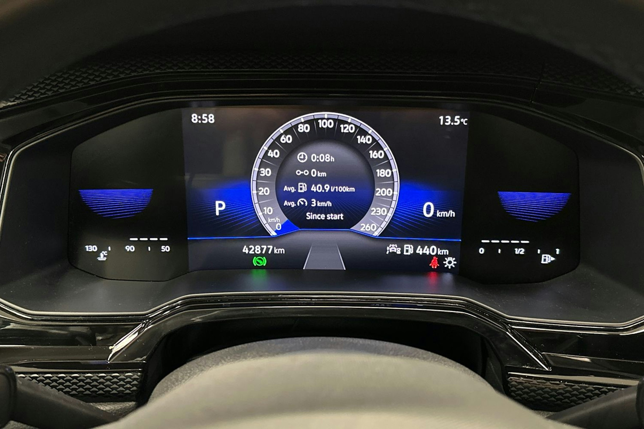 harmaa Volkswagen Taigo 2023 kuva 18.