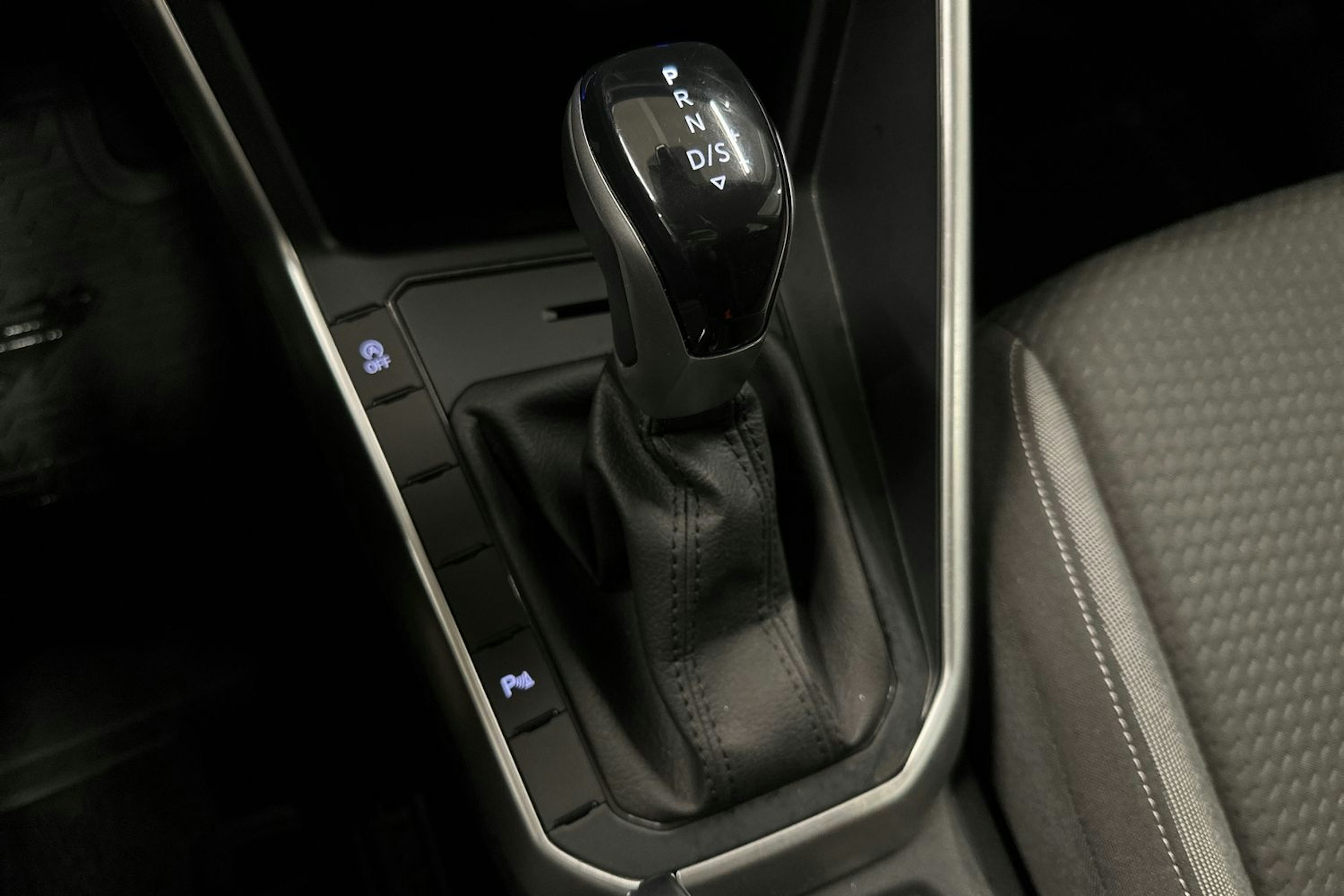 harmaa Volkswagen Taigo 2023 kuva 19.