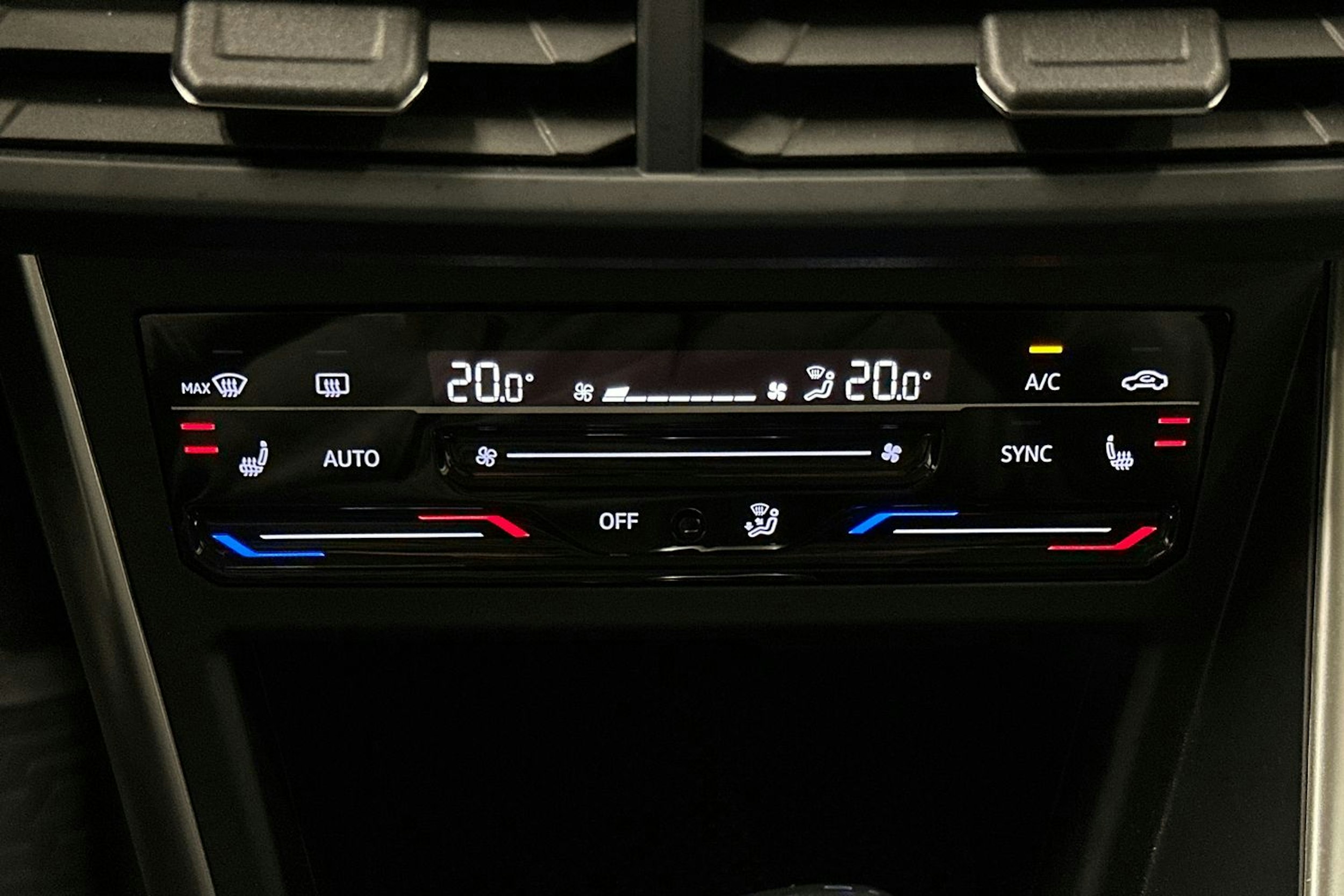harmaa Volkswagen Taigo 2023 kuva 20.