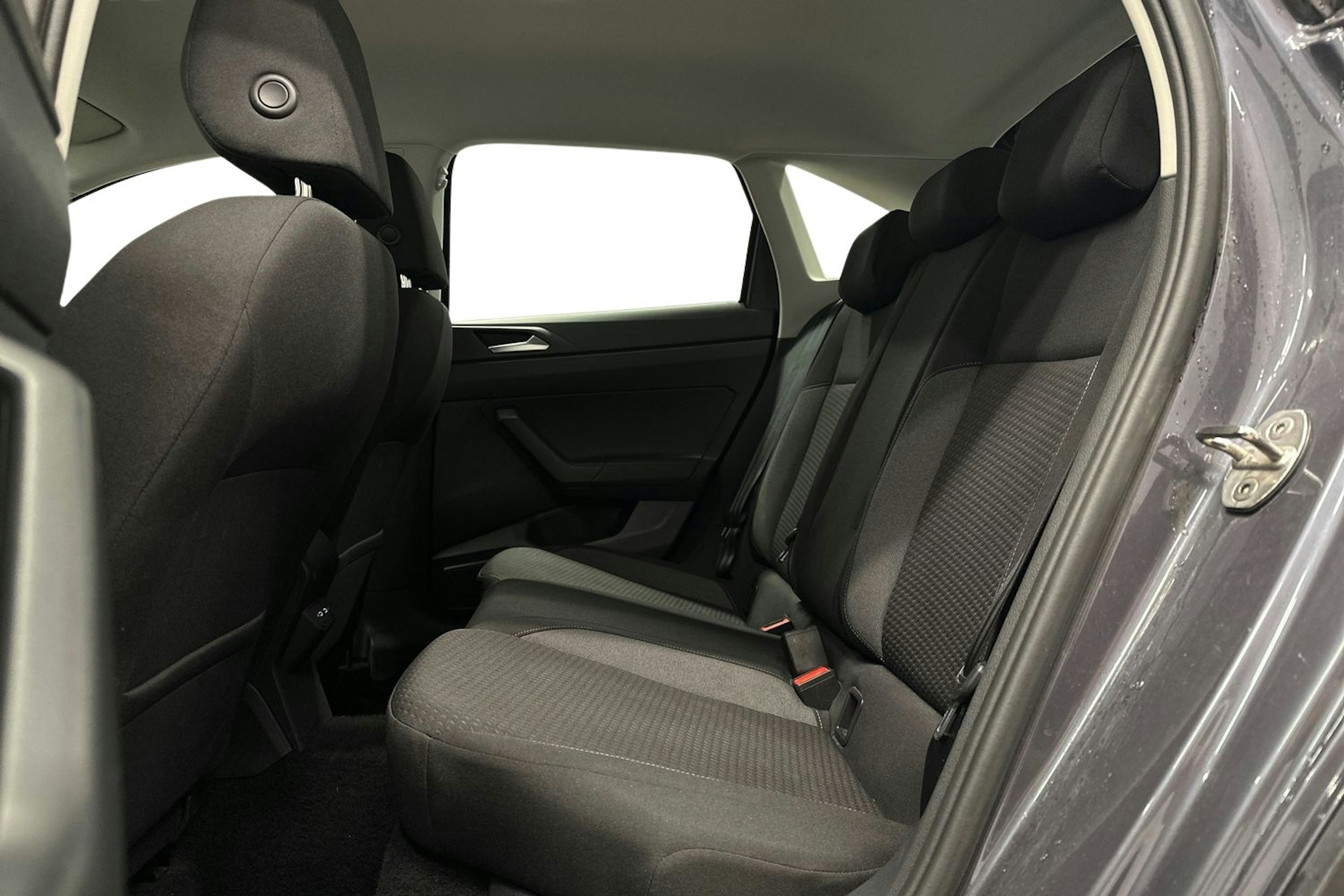 harmaa Volkswagen Taigo 2023 kuva 10.