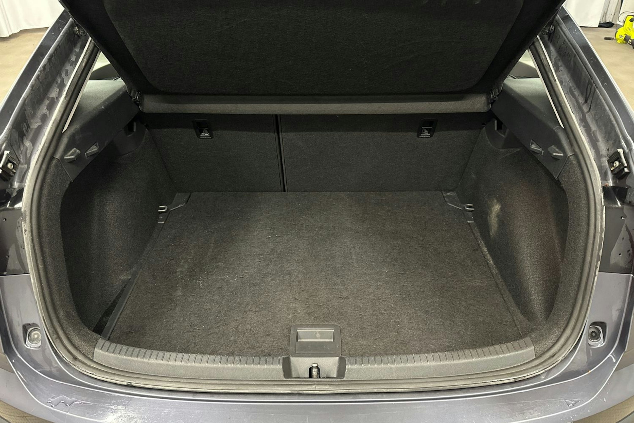 harmaa Volkswagen Taigo 2023 kuva 14.