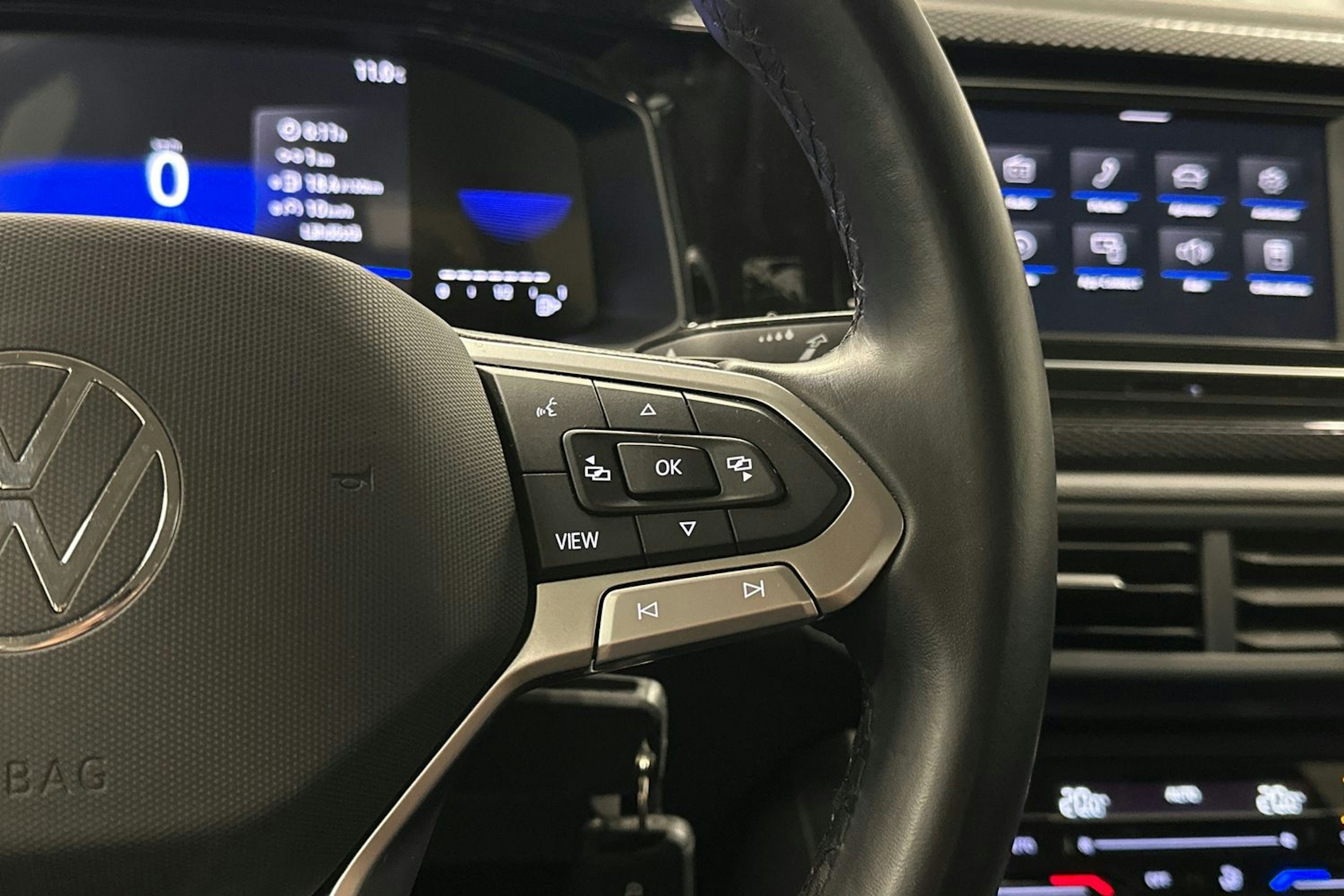 harmaa Volkswagen Taigo 2023 kuva 18.
