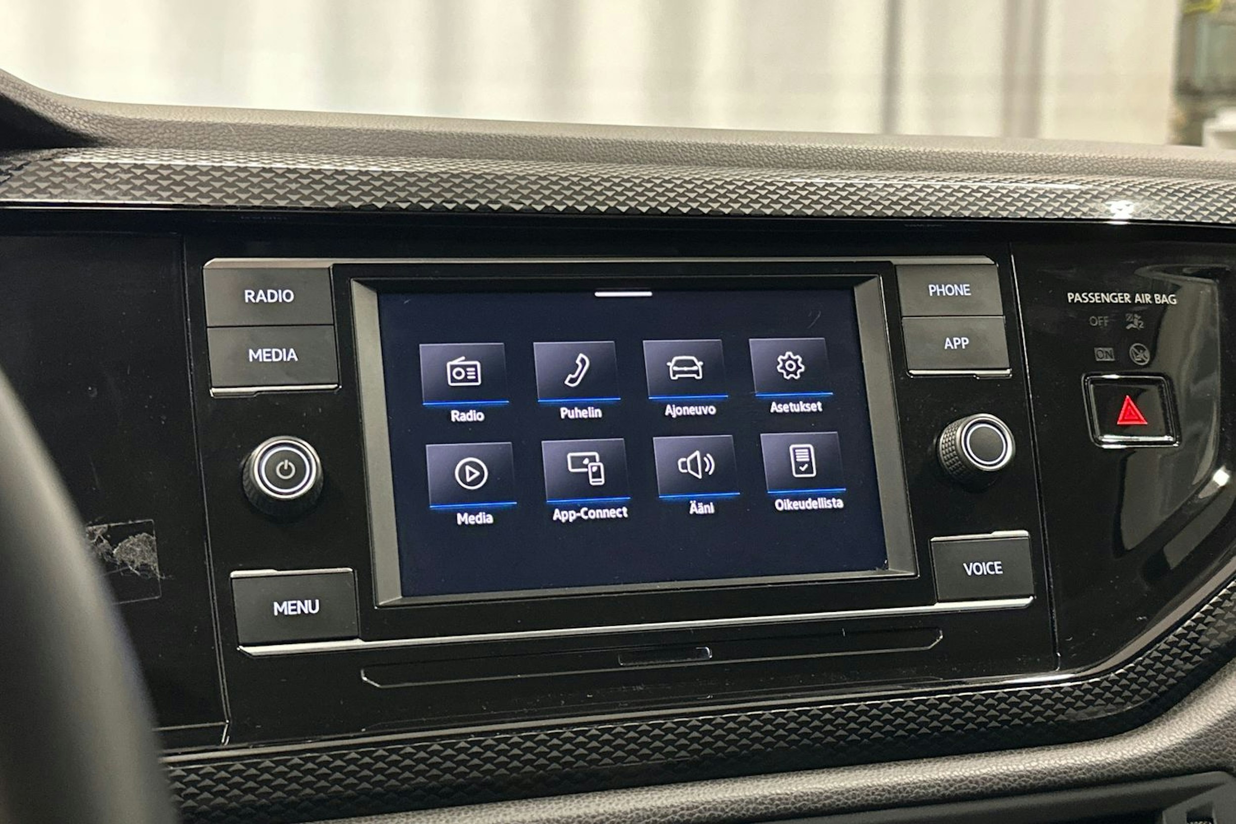 harmaa Volkswagen Taigo 2023 kuva 22.