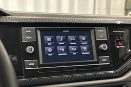 harmaa Volkswagen Taigo 2023 kuva 22.
