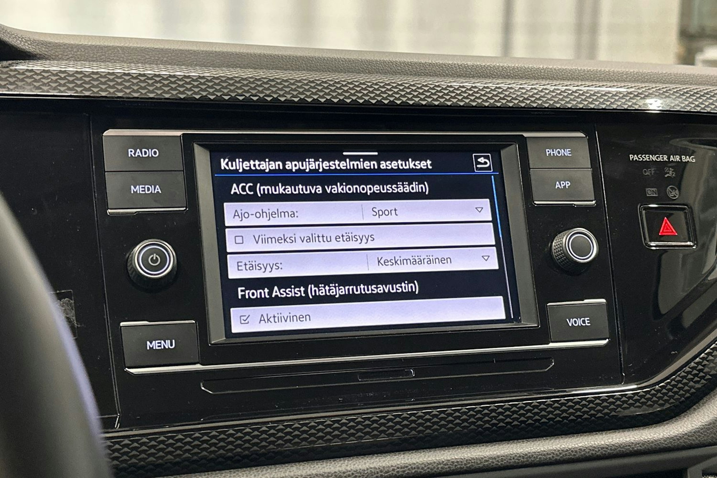 harmaa Volkswagen Taigo 2023 kuva 25.