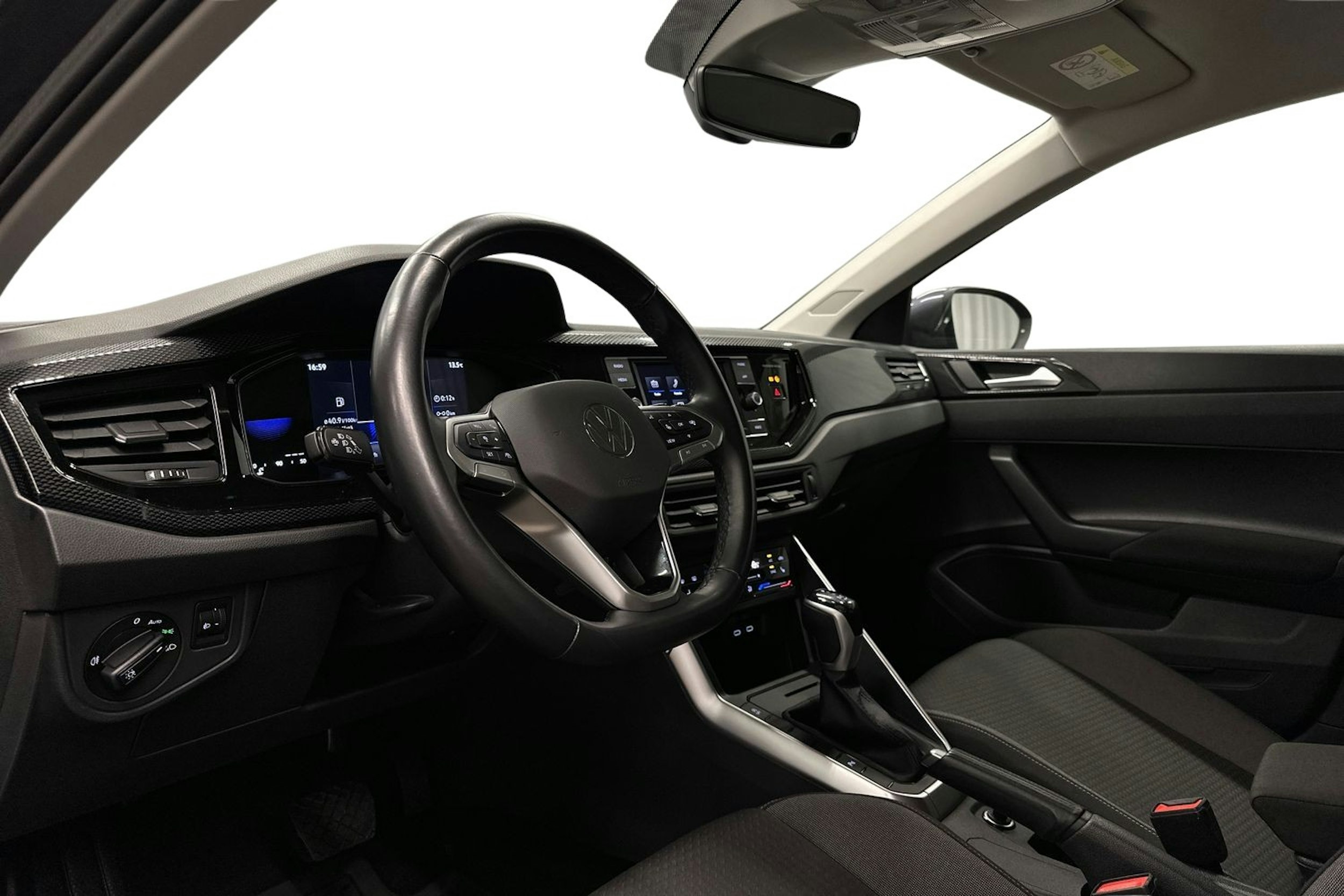 harmaa Volkswagen Taigo 2023 kuva 6.