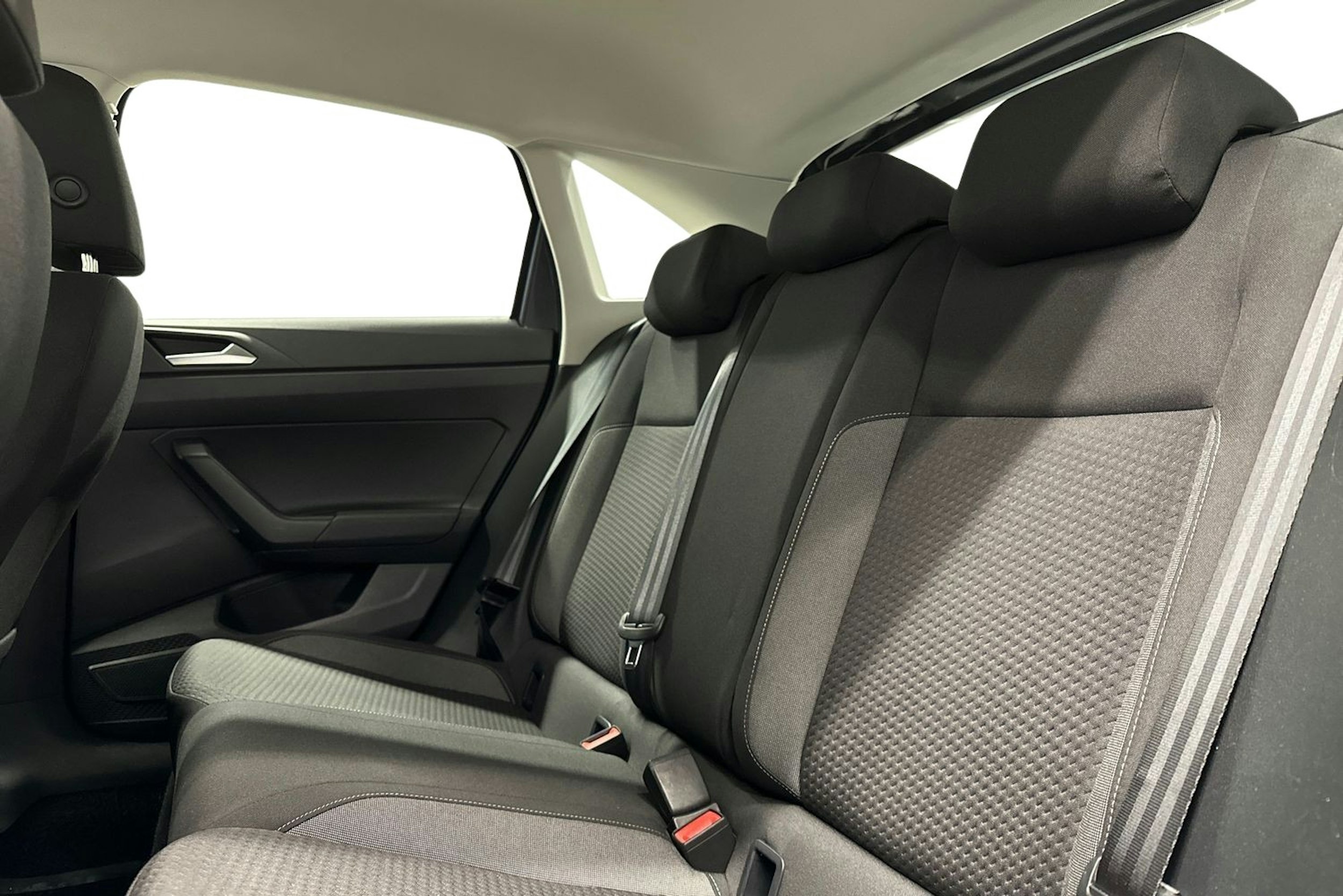 harmaa Volkswagen Taigo 2023 kuva 8.