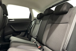 harmaa Volkswagen Taigo 2023 kuva 8.
