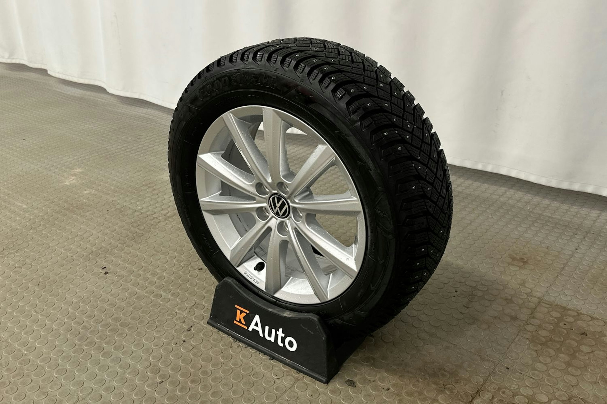harmaa Volkswagen Taigo 2023 kuva 10.