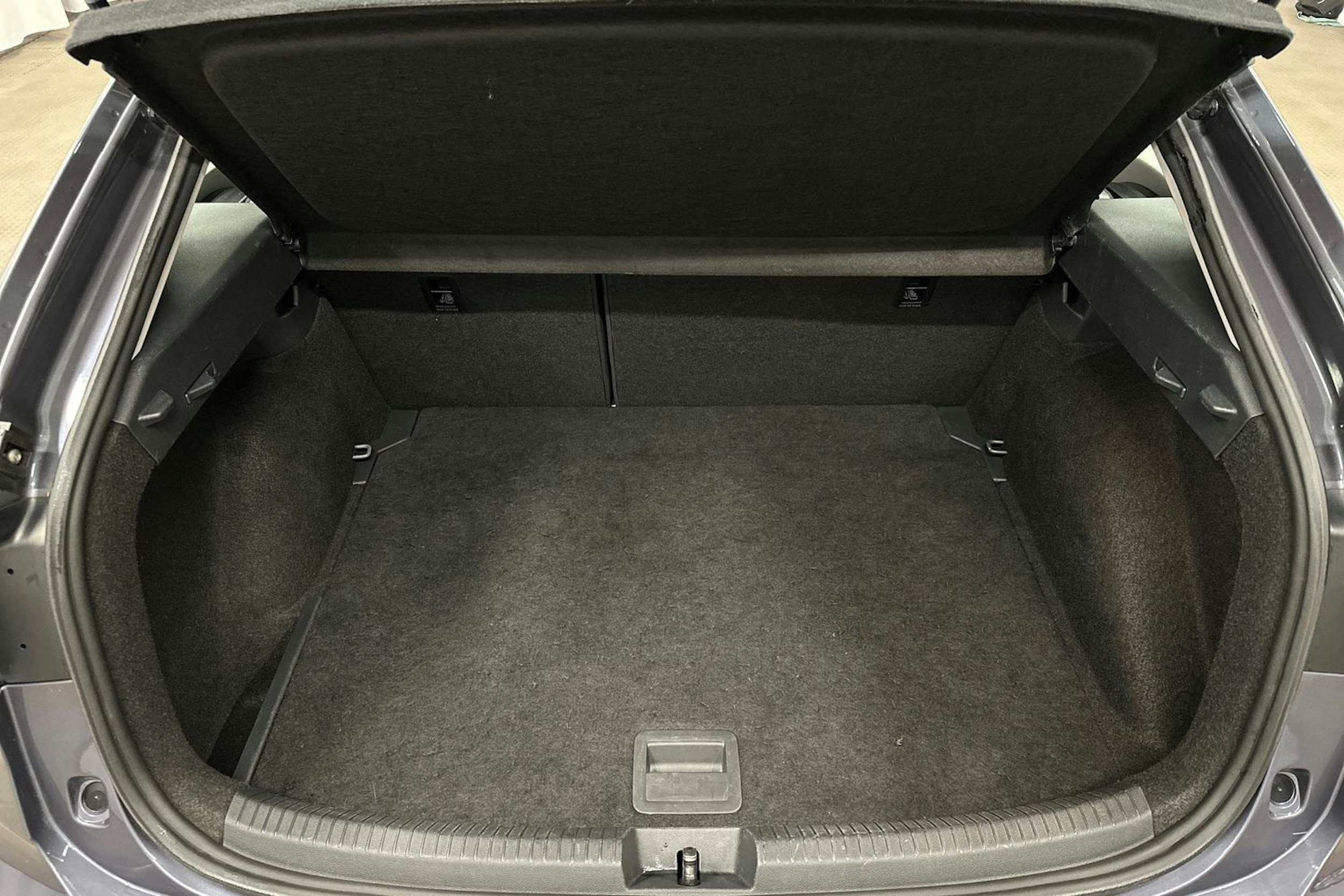 harmaa Volkswagen Taigo 2023 kuva 11.