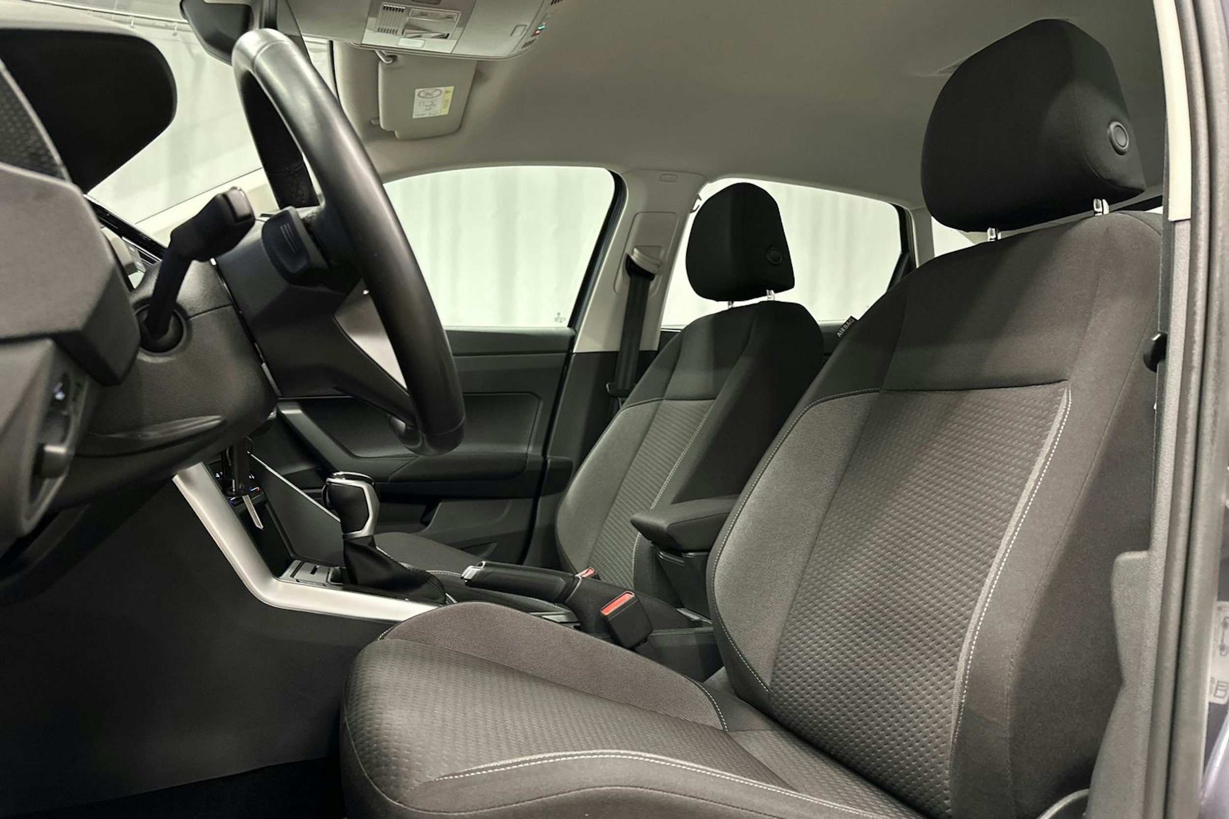 harmaa Volkswagen Taigo 2023 kuva 13.