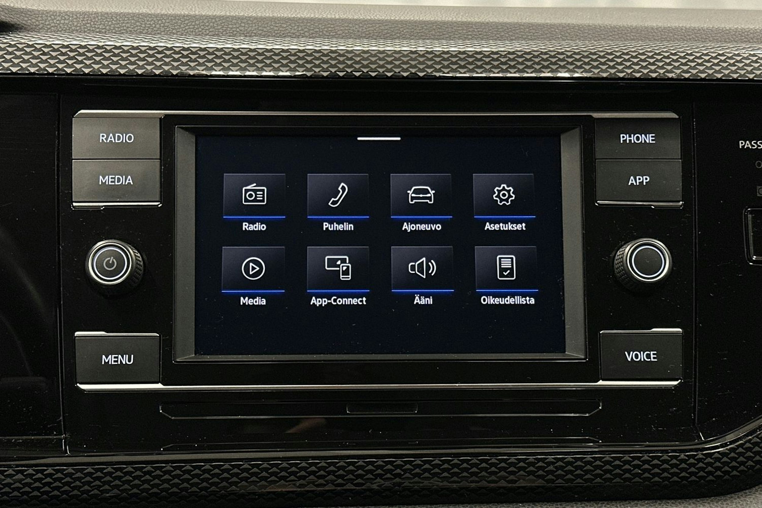 harmaa Volkswagen Taigo 2023 kuva 17.