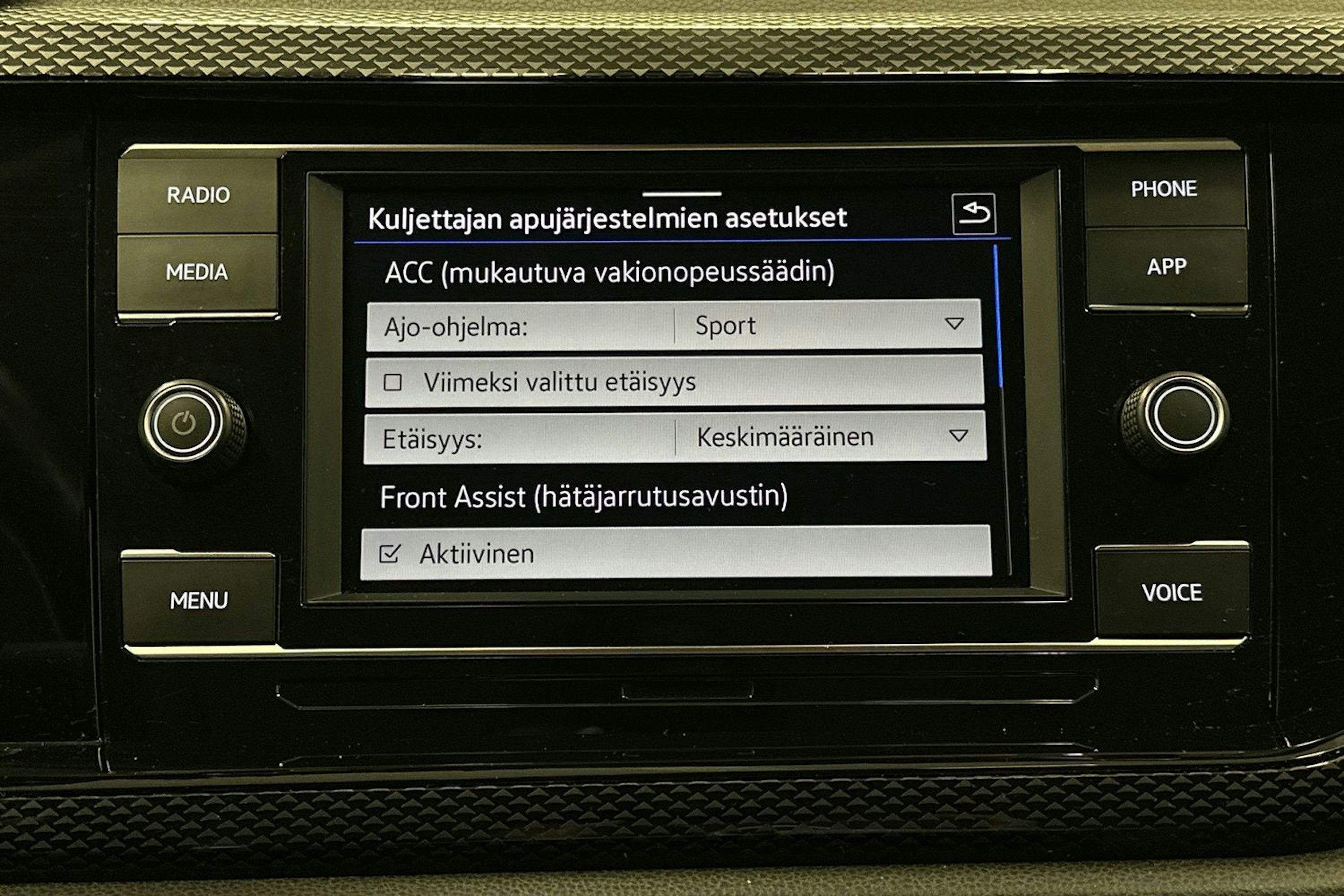 harmaa Volkswagen Taigo 2023 kuva 18.