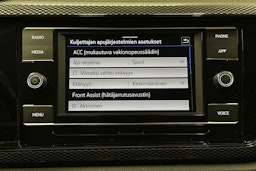 harmaa Volkswagen Taigo 2023 kuva 18.