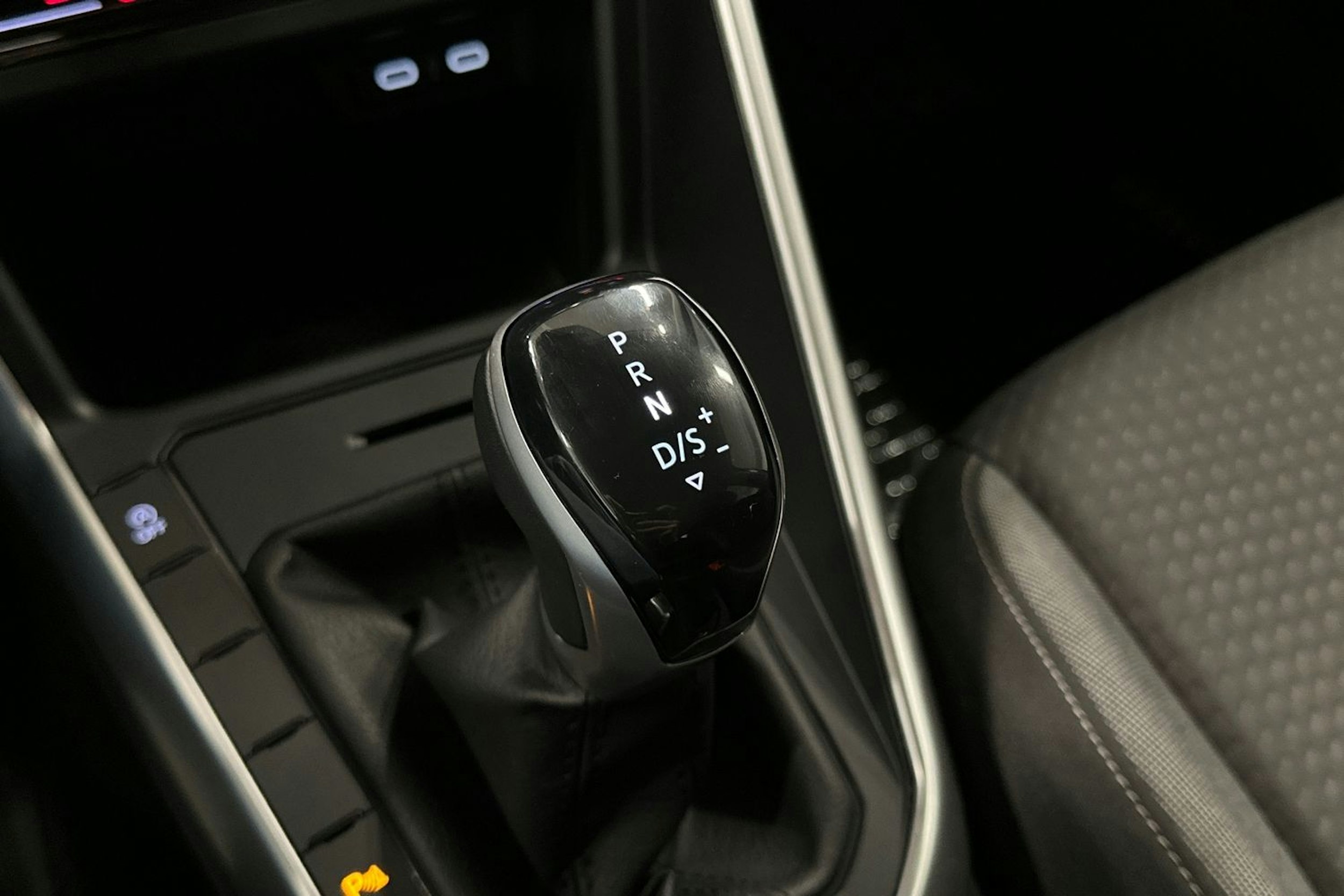 harmaa Volkswagen Taigo 2023 kuva 23.