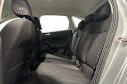 harmaa Volkswagen Taigo 2023 kuva 10.