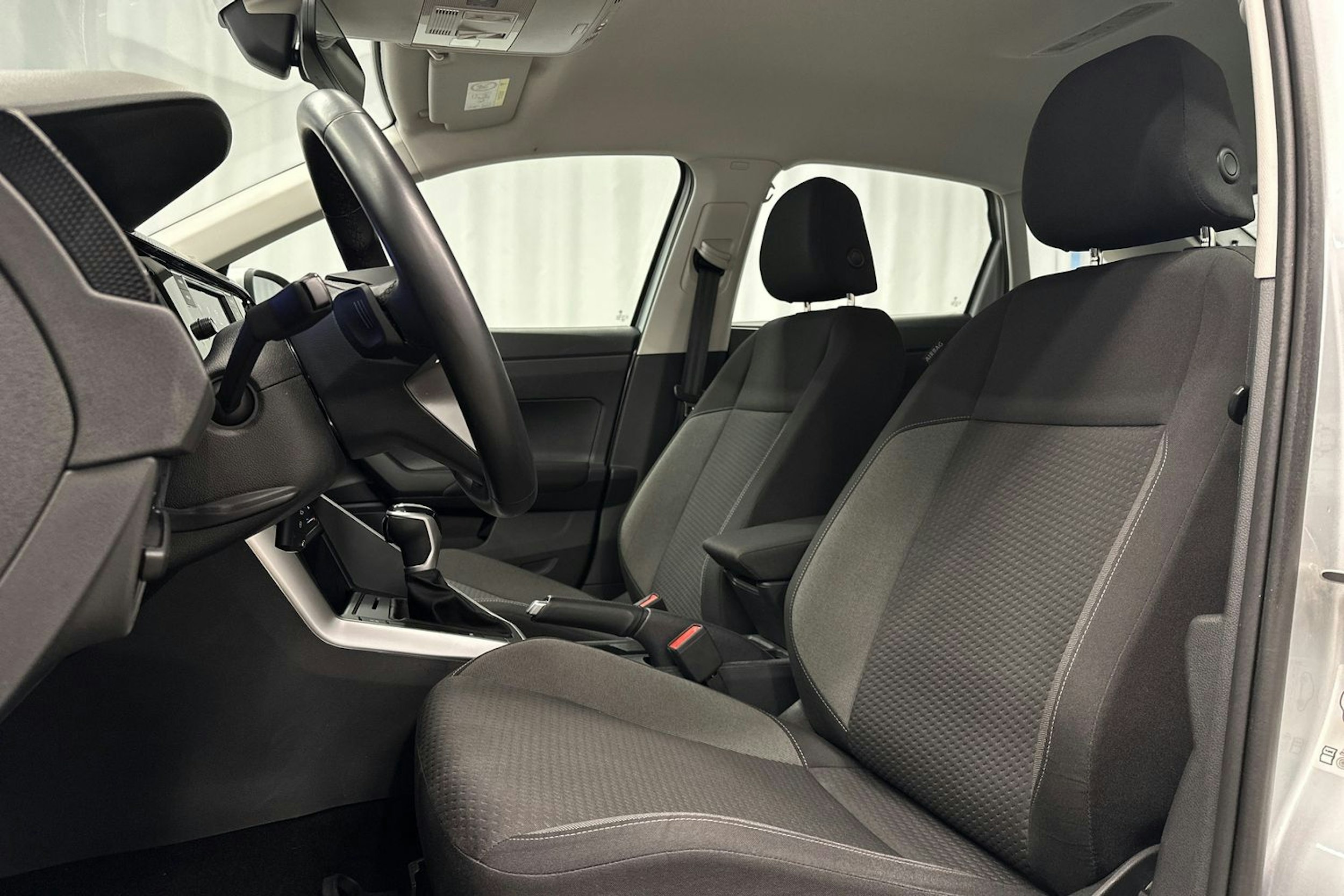 harmaa Volkswagen Taigo 2023 kuva 15.