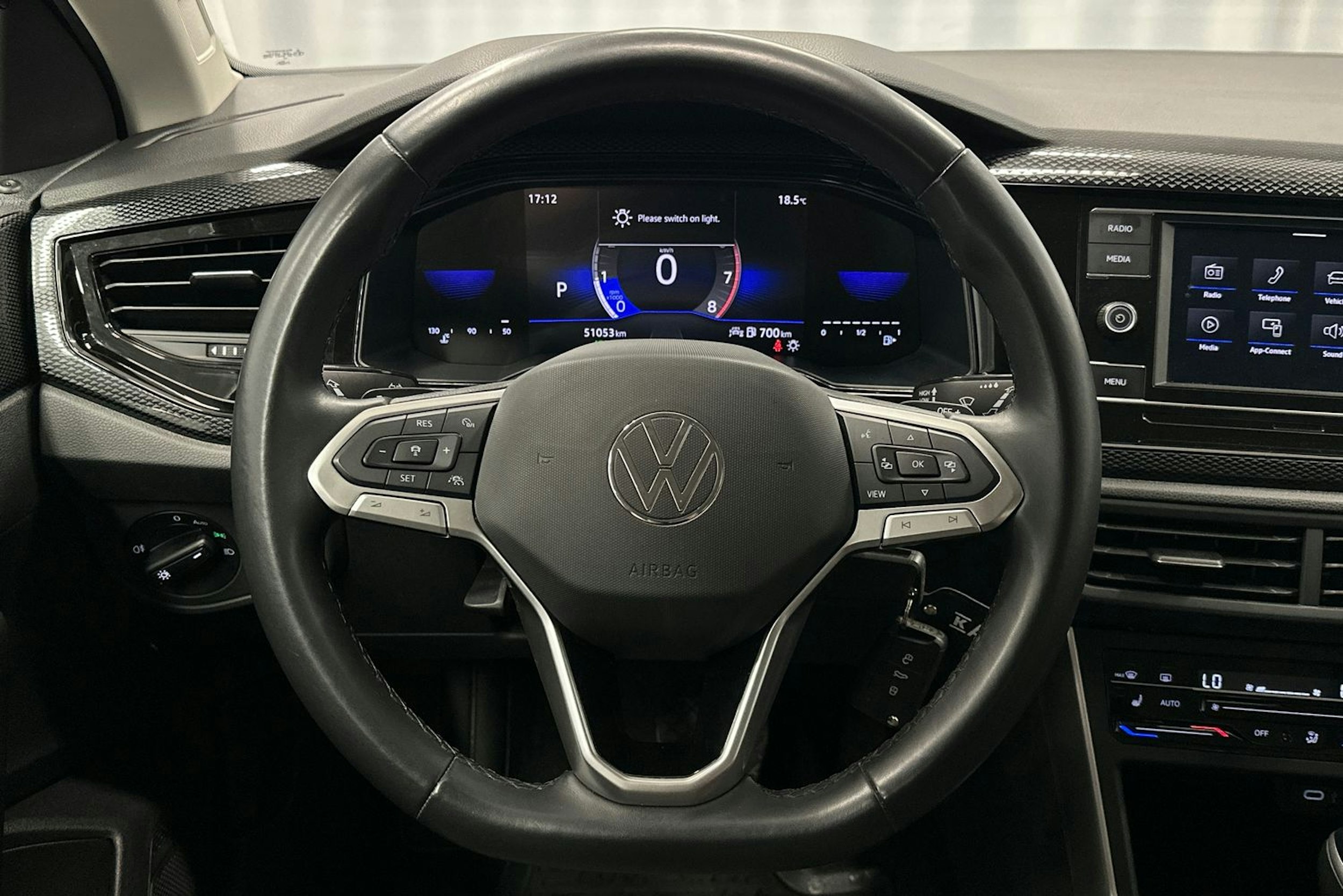 harmaa Volkswagen Taigo 2023 kuva 16.