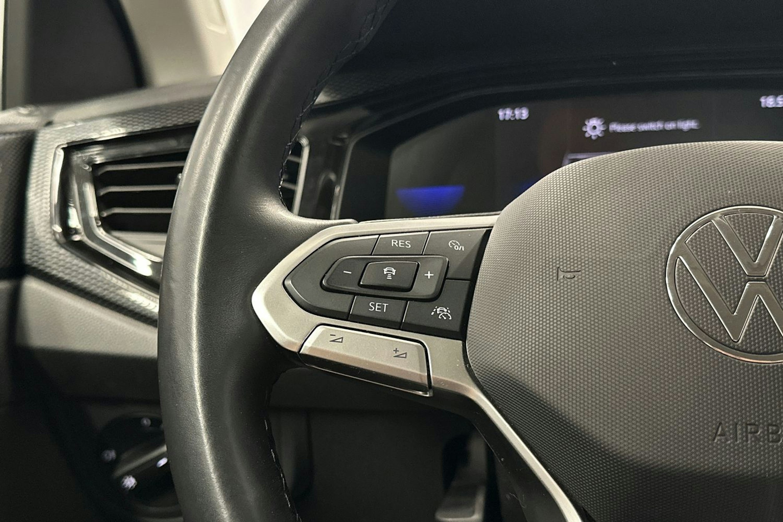 harmaa Volkswagen Taigo 2023 kuva 17.